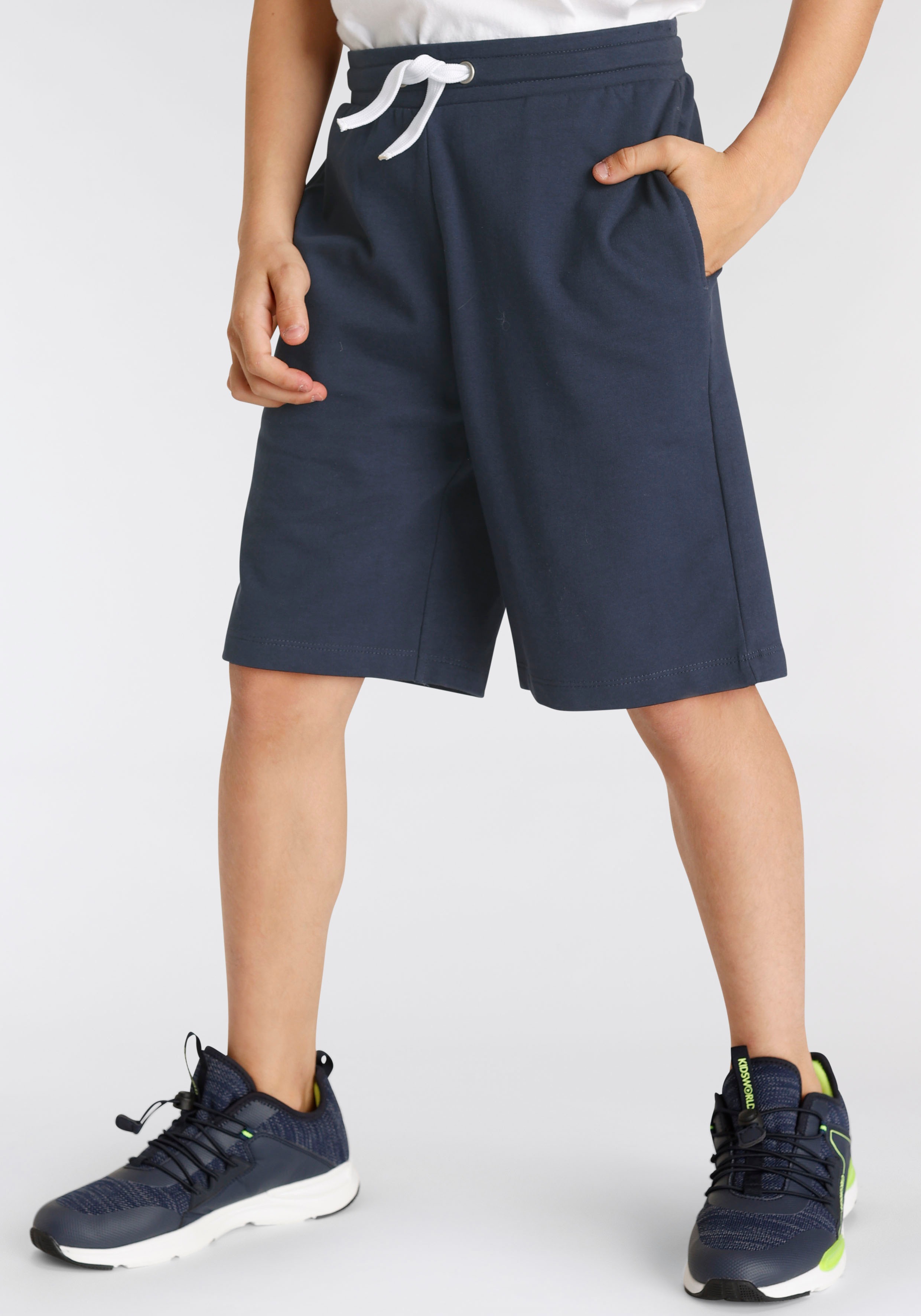 Thumbnail - KIDSWORLD Sweatshorts "2er Pack Sweatbermudas in Must-have Farben" in bequemer Sweatware