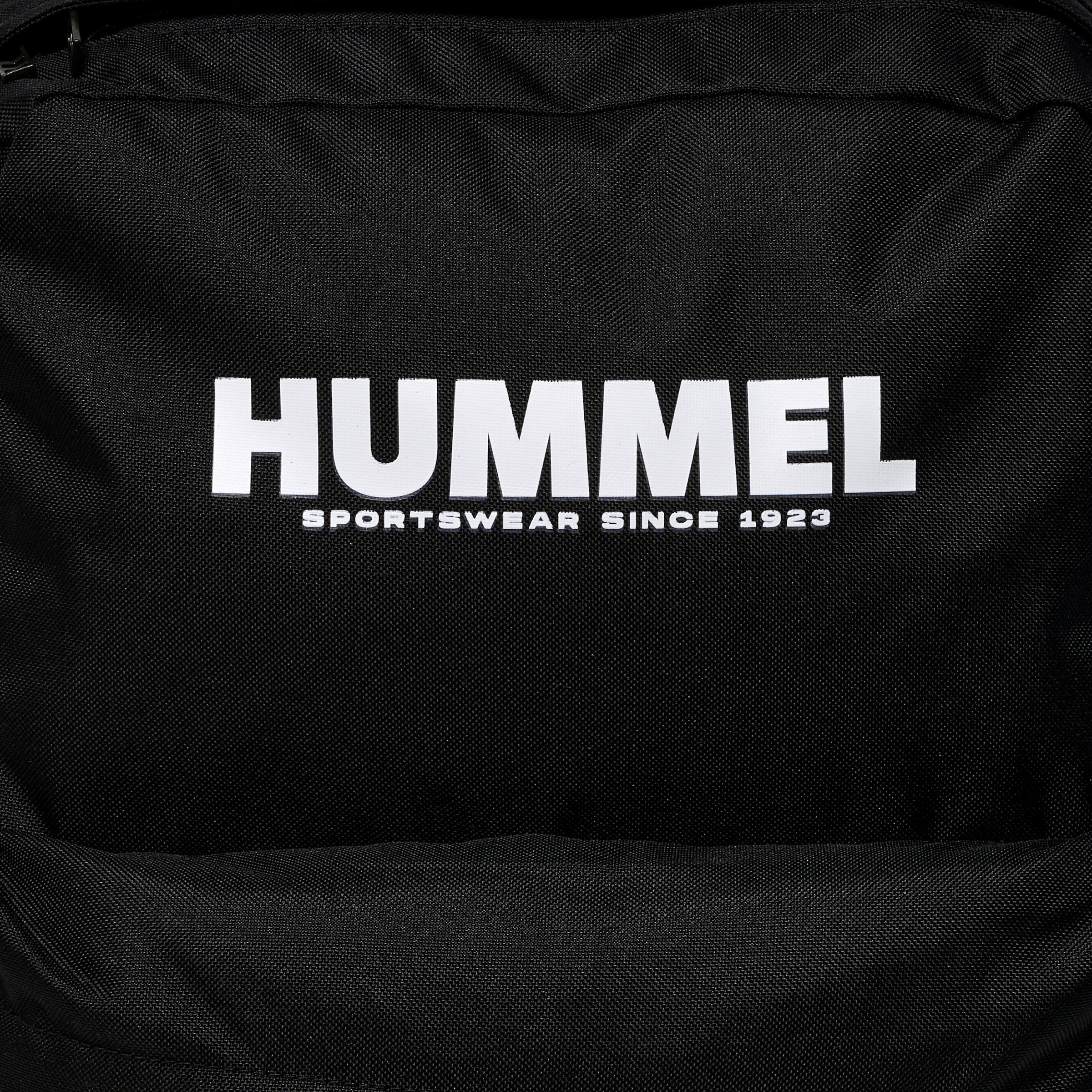 hummel Rucksack »HMLLEGACY CORE BACKPACK«, Asymmetrischer Reißverschlussverlauf