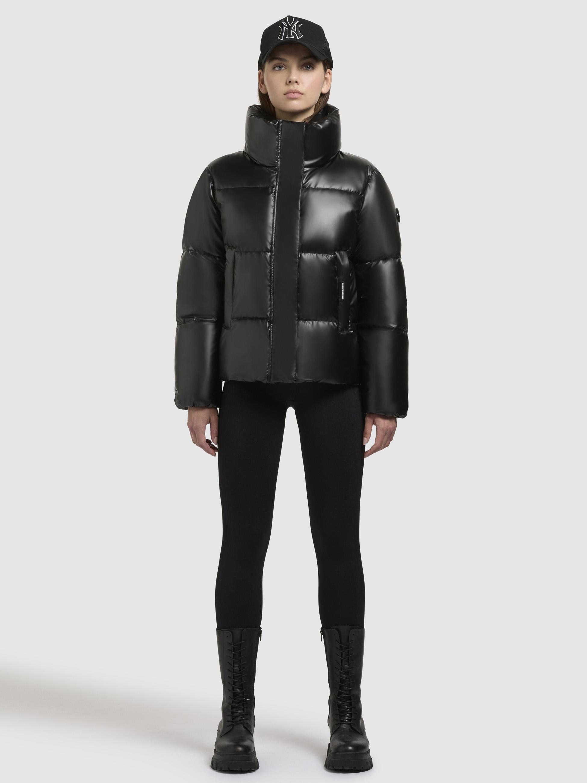 khujo Steppjacke »Rinja Shiny-YM«, ohne Kapuze, Glänzende kurze Winterjacke für Damen