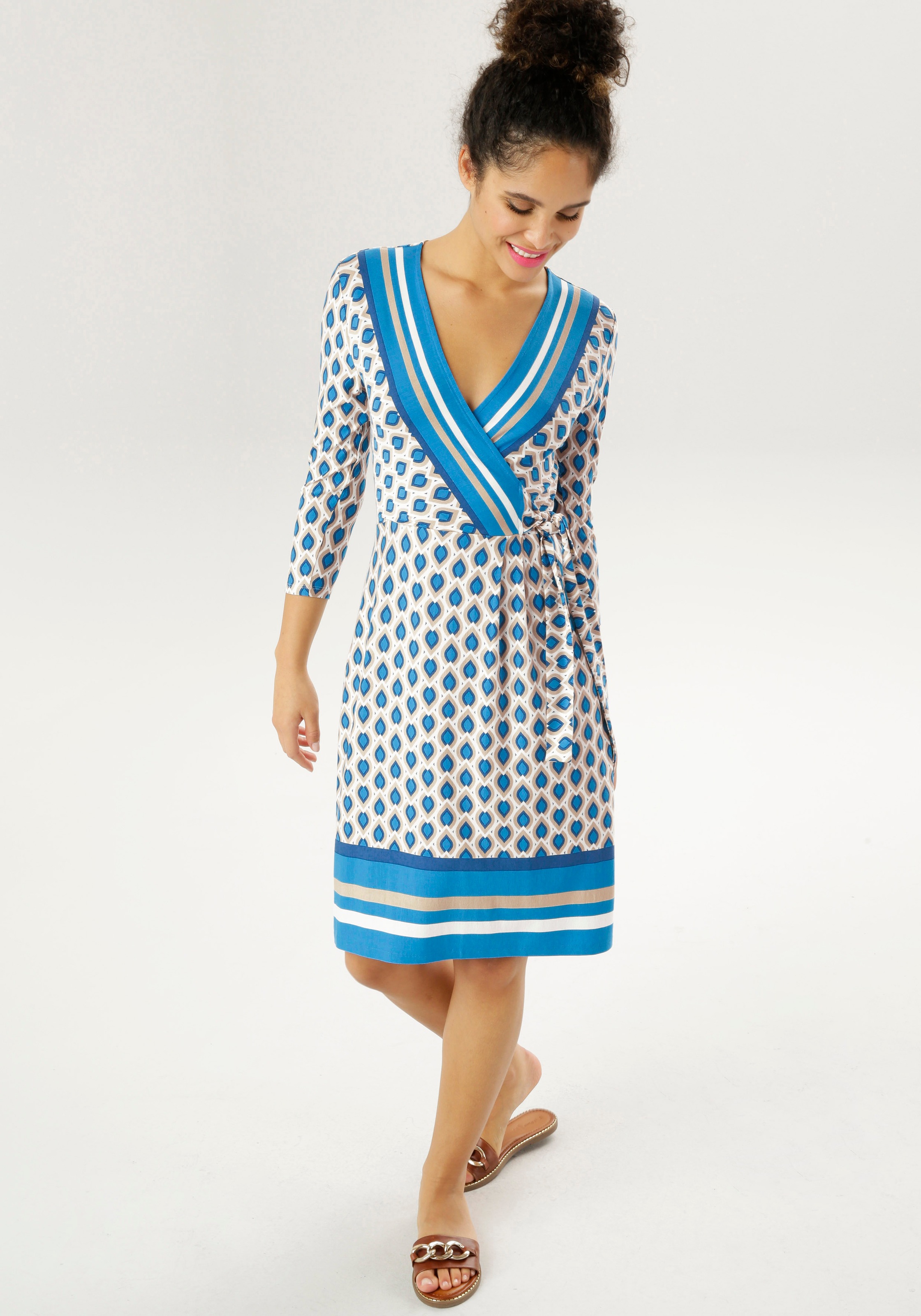 Aniston SELECTED Sommerkleid, mit Streifen an Ausschnitt und Saum kaufen