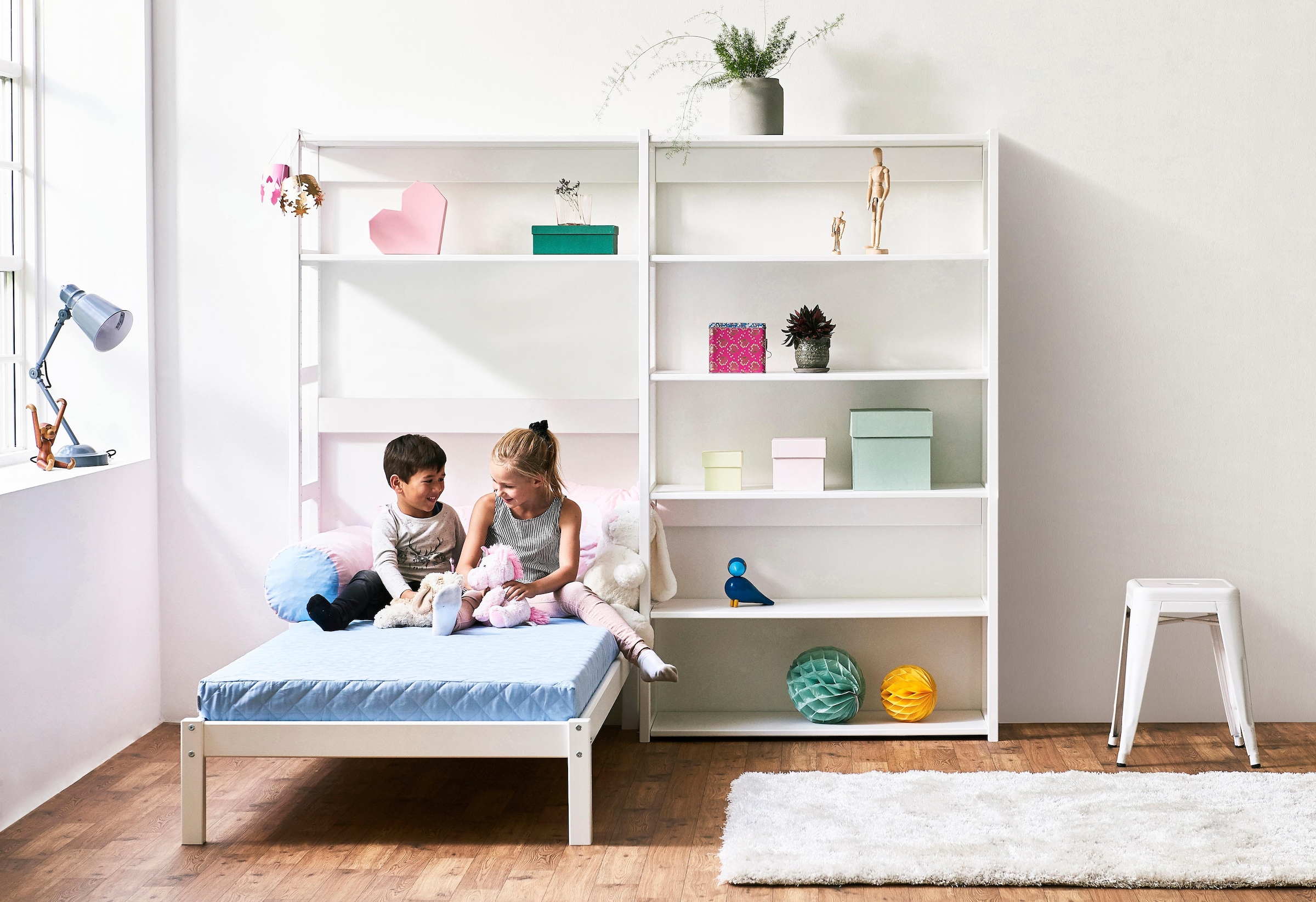 Hoppekids Jugendzimmer-Set »STOREY«, (Set, 16 St., Kinderbett, Rollrost, Schaummatratze, Regalsystem, 8 Einlegeböden)