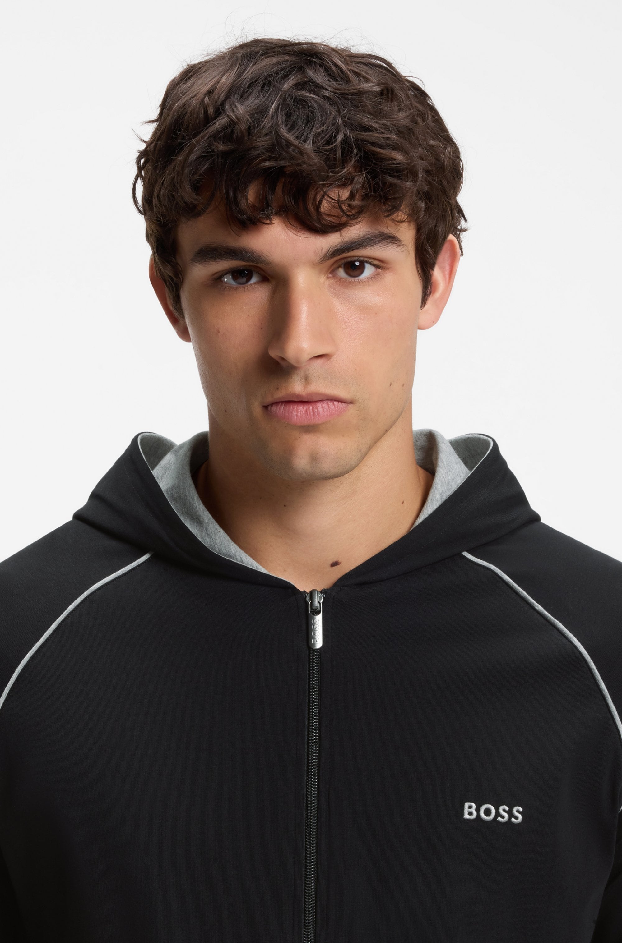 BOSS Kapuzensweatjacke »Mix&Match Jacket H« mit BOSS Stickerei auf der Brust