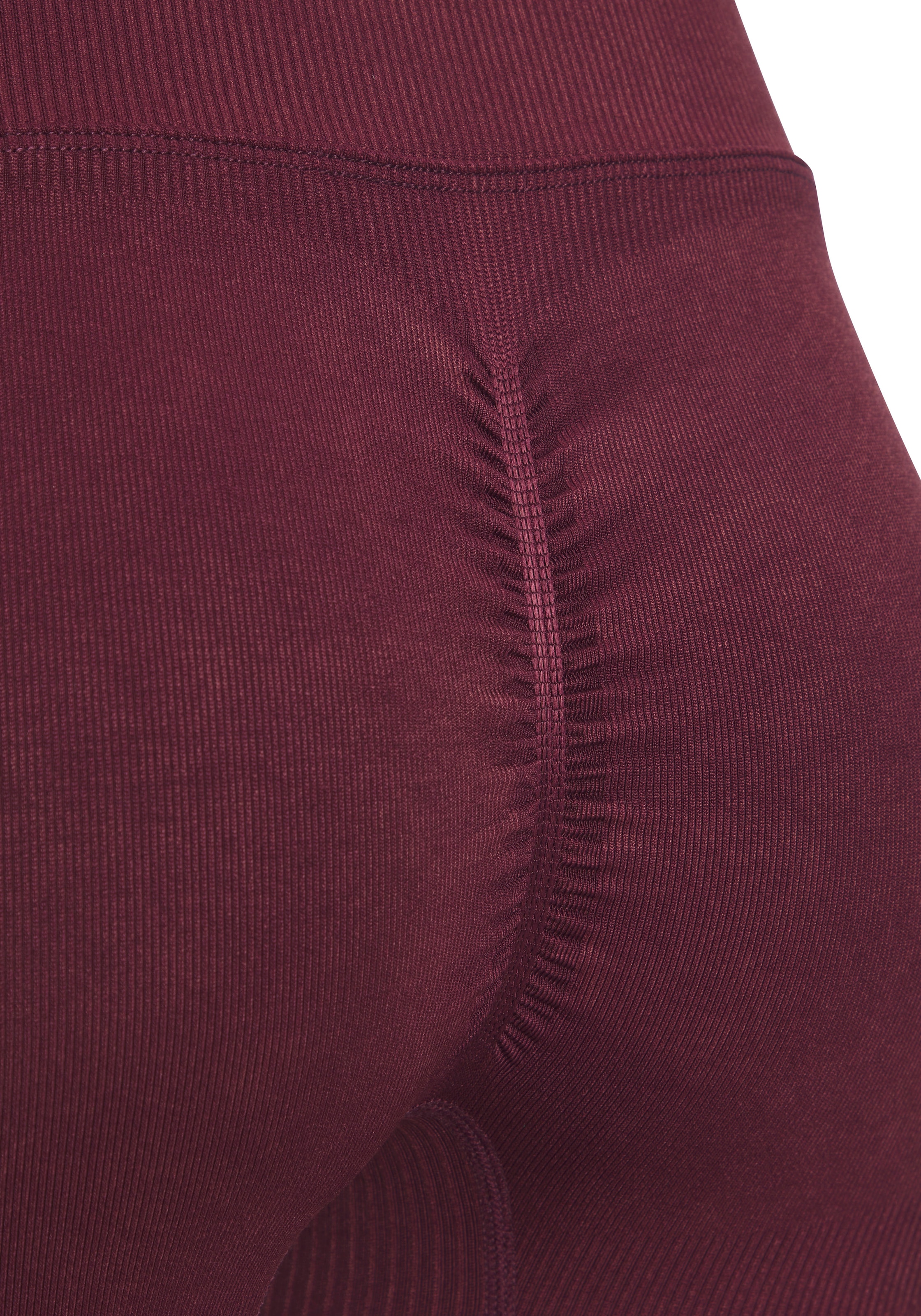 LASCANA ACTIVE Funktionsshorts, mit betonender Raffung für einen runden Po