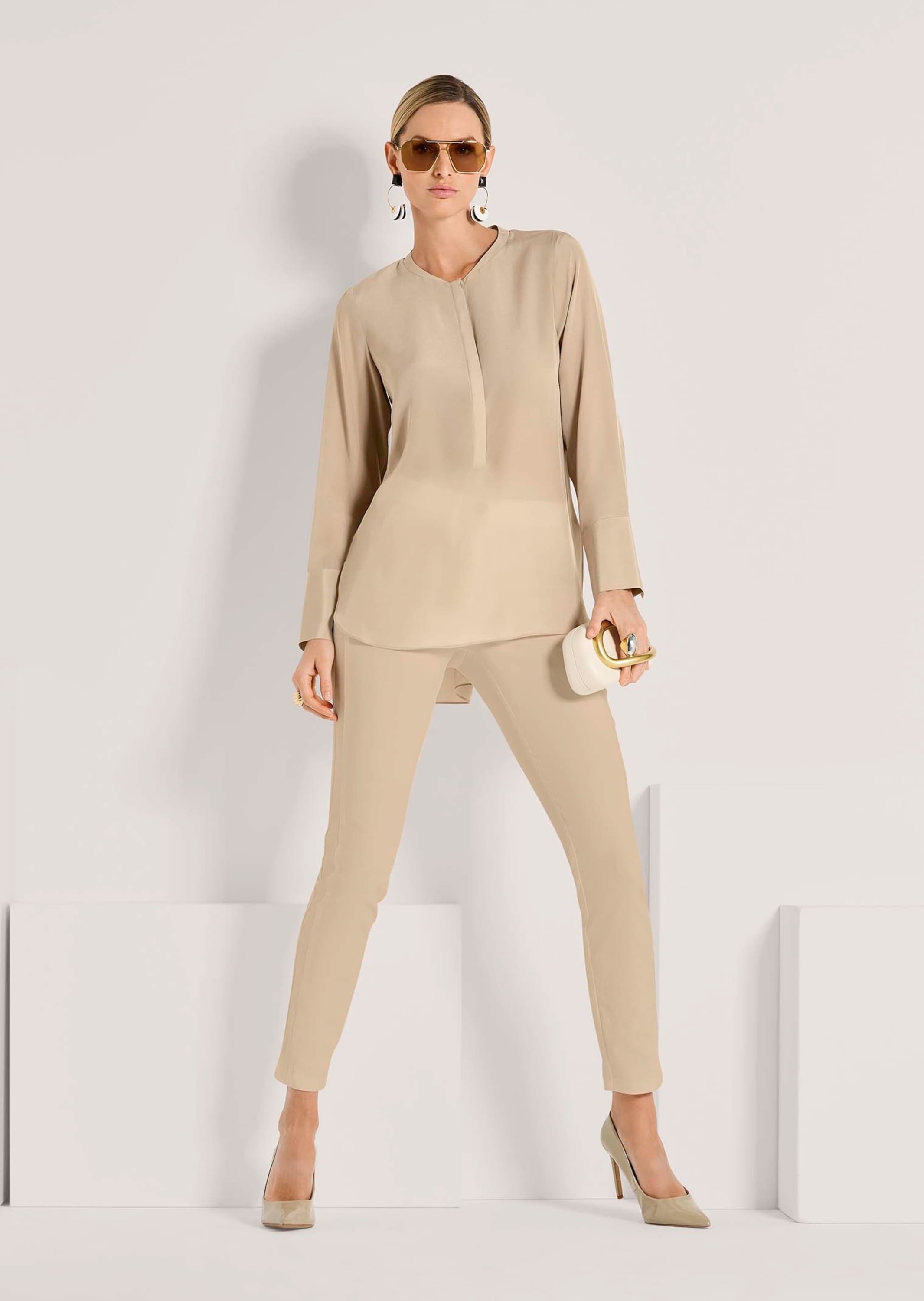 MADELEINE Hemdbluse »Bluse Lange Seidenbluse in kragenloser Form«