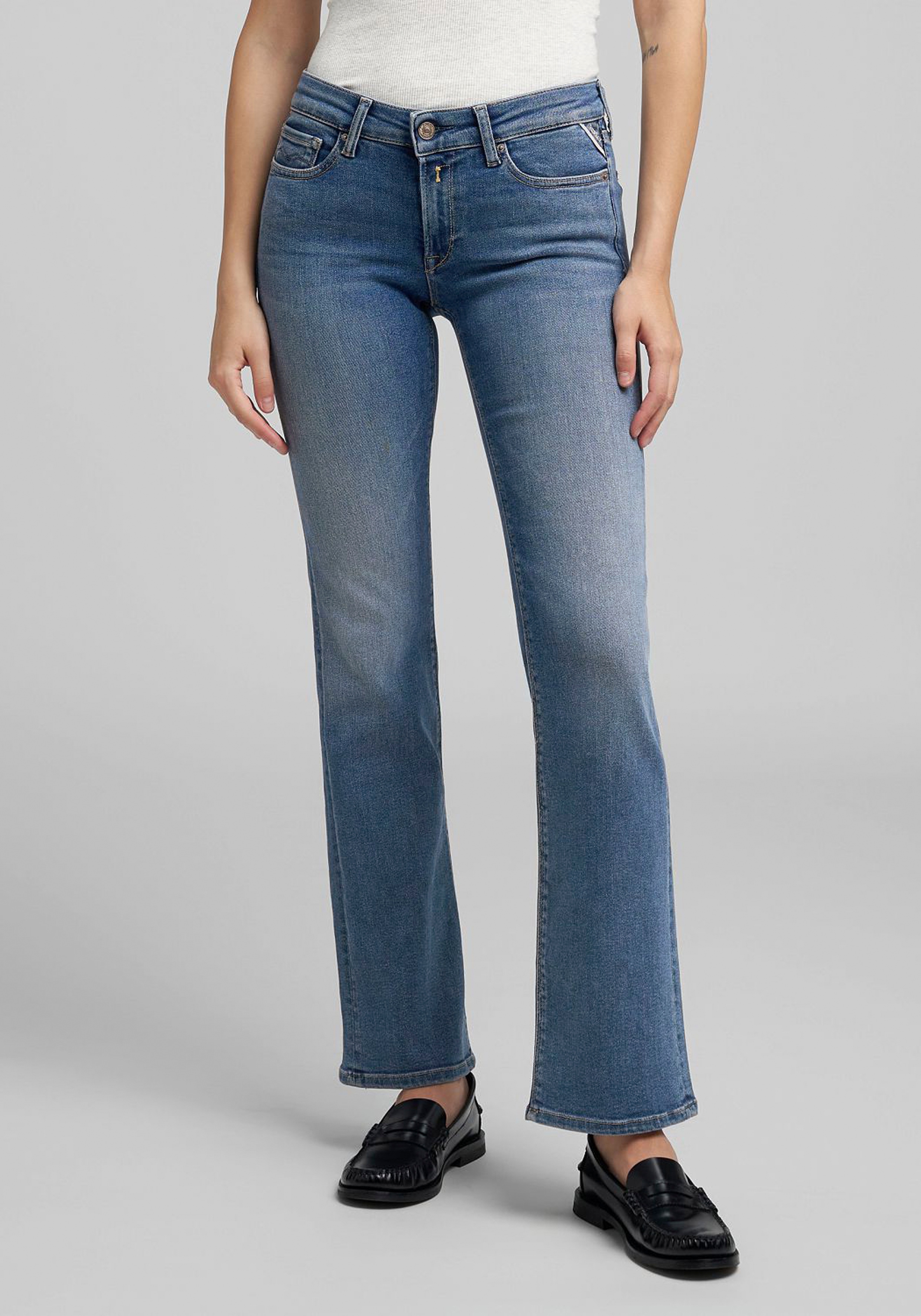 Replay Bootcut-Jeans "NEW LUZ" mit gesticktem R an der Gesäßtasche