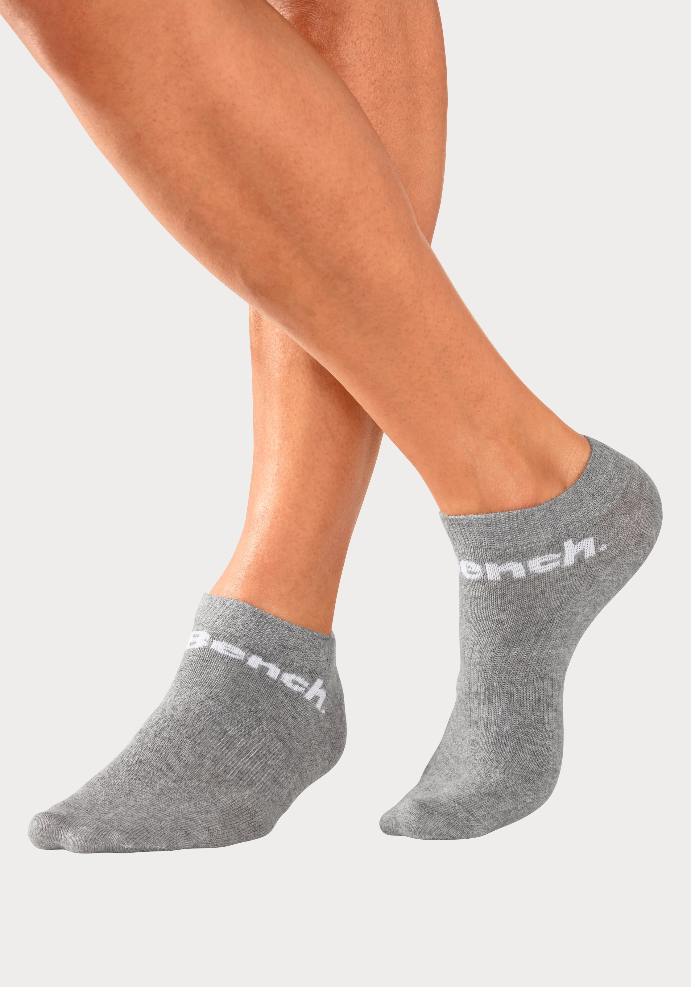 Bench. Sportsocken, (Packung, 6 Paar), Sneakersocken mit klassischem Logoschriftzug