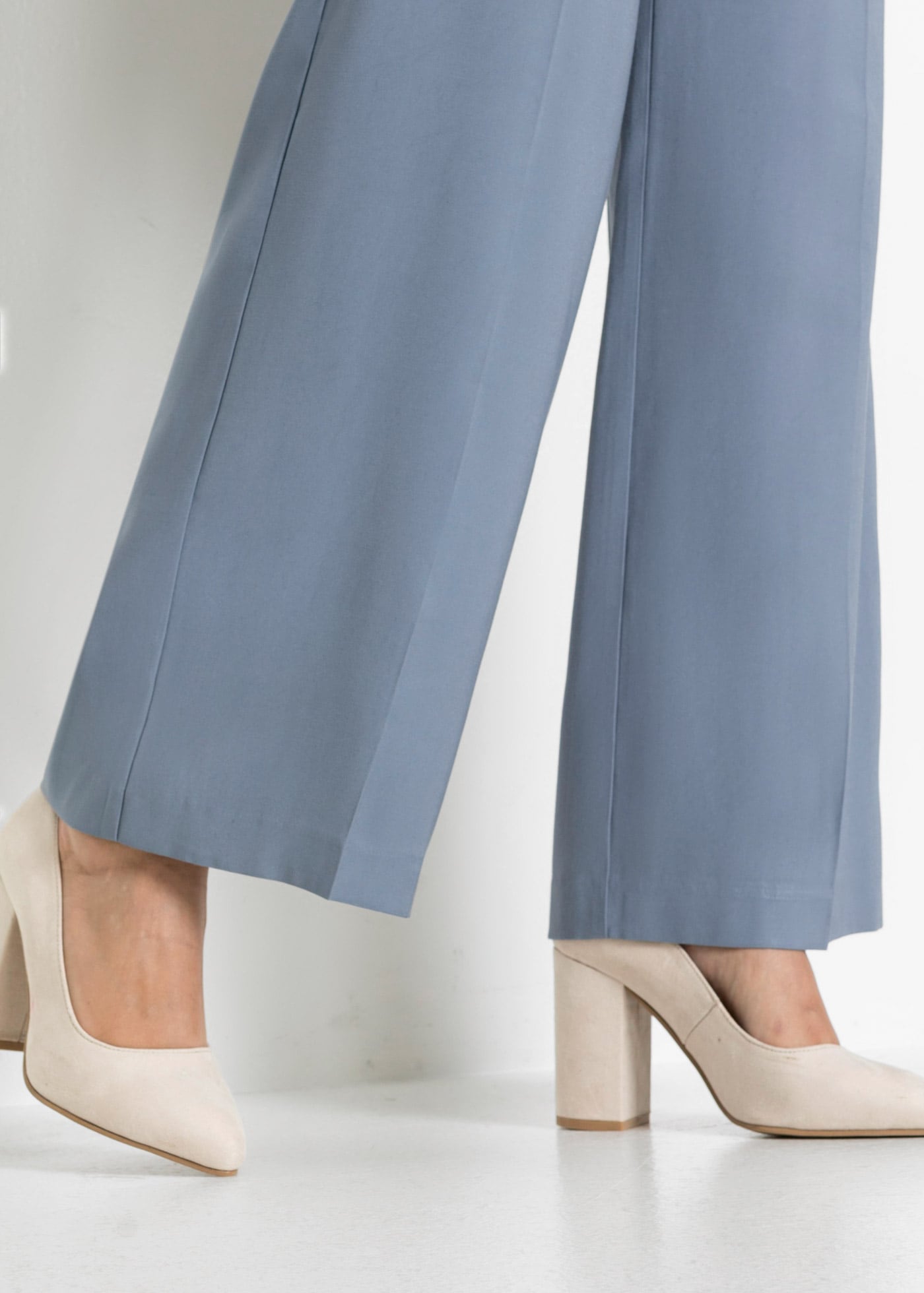 bonprix Stoffhose »Leichte Marlenehose mit Viskose«  Marlenehose, Loose Fit, weites Bein, femininer Stil