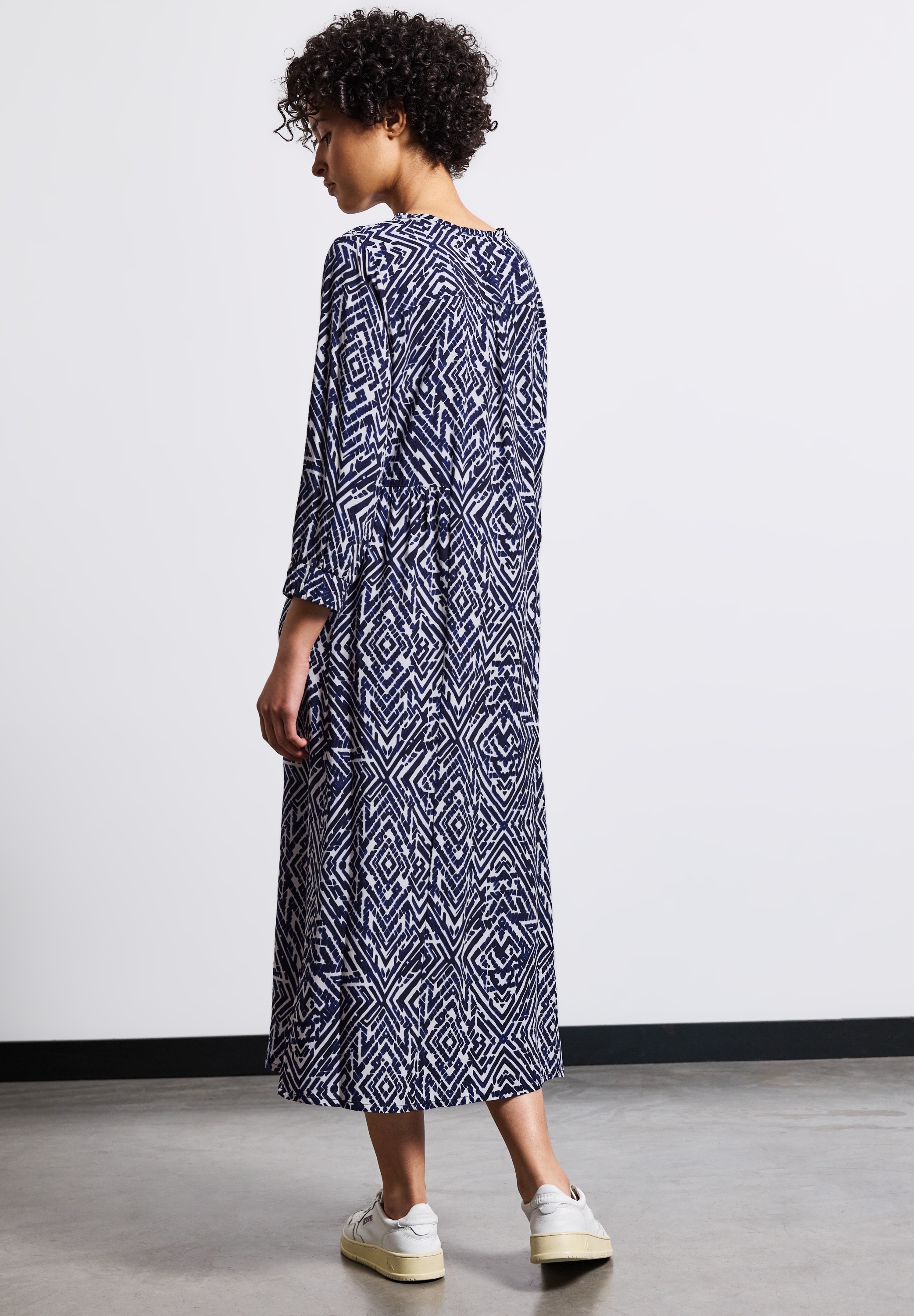 STREET ONE Midikleid, mit allover Grafikprint