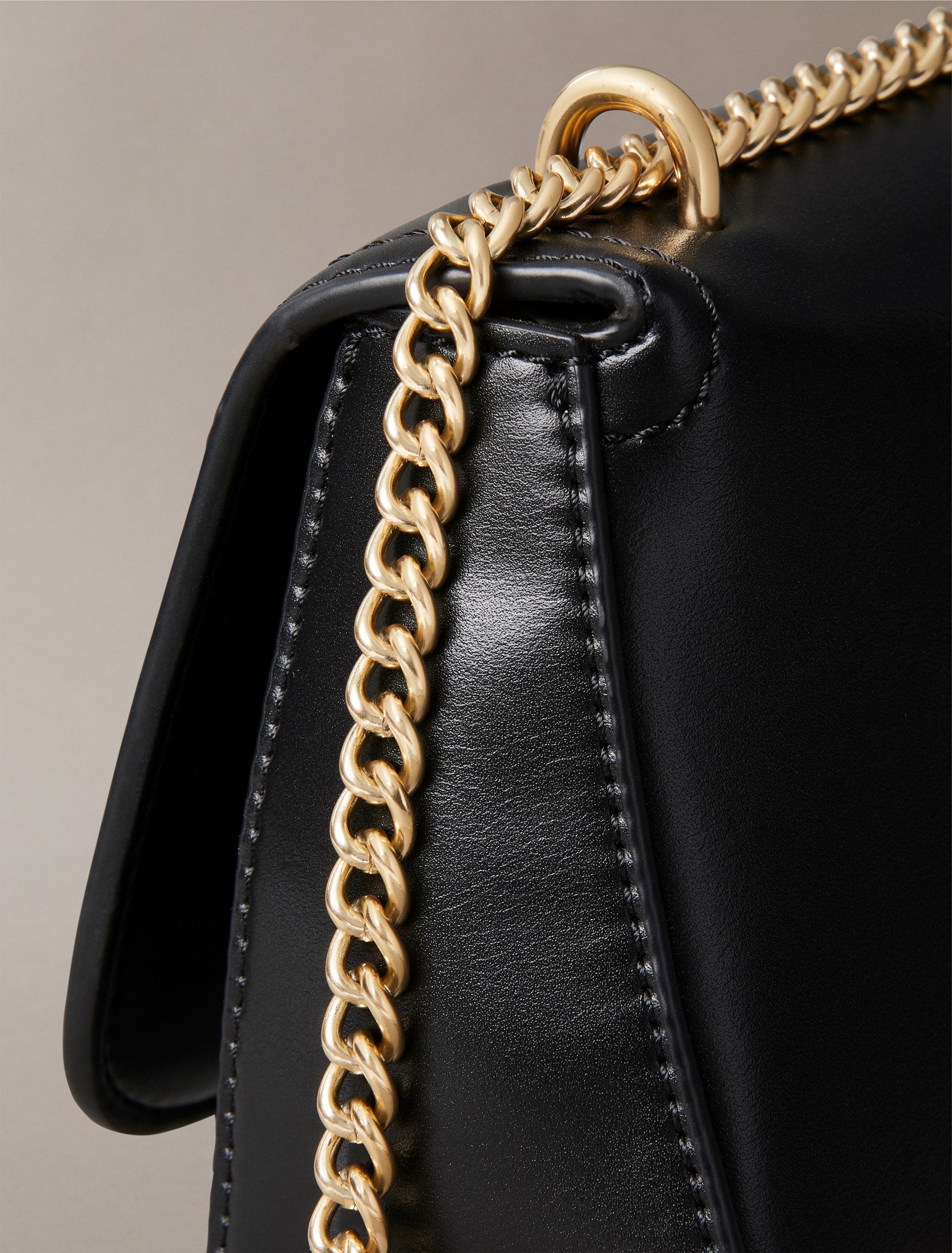 Calvin Klein Umhängetasche »CK CONVERTIBLE CHAIN SMALL BAG«, Abendtasche, Partytasche, Schultertasche, mit Umhängekette
