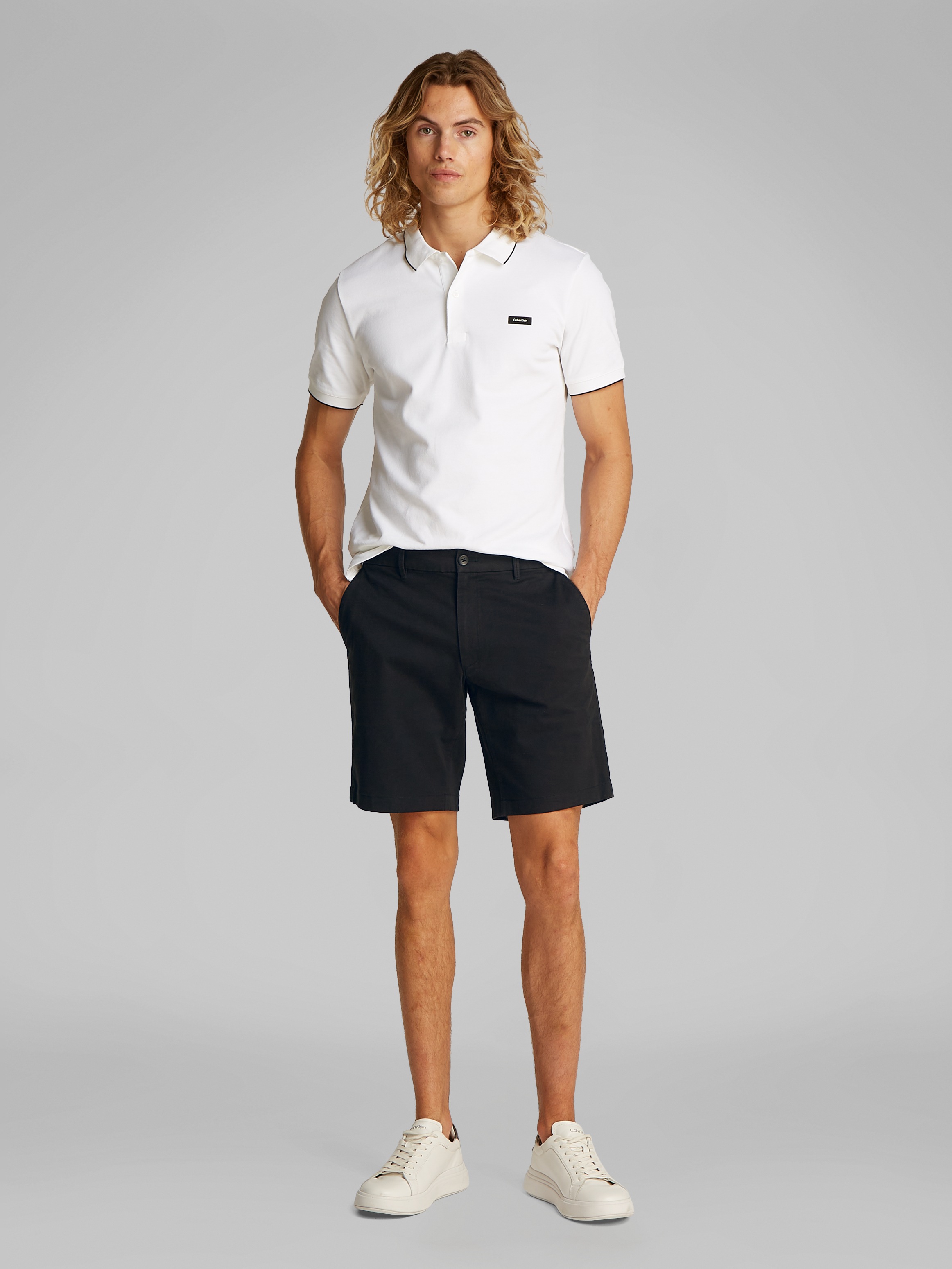 Calvin Klein Chinoshorts »MODERN TWILL SLIM CHINO SHORT«, mit Logo-Patch