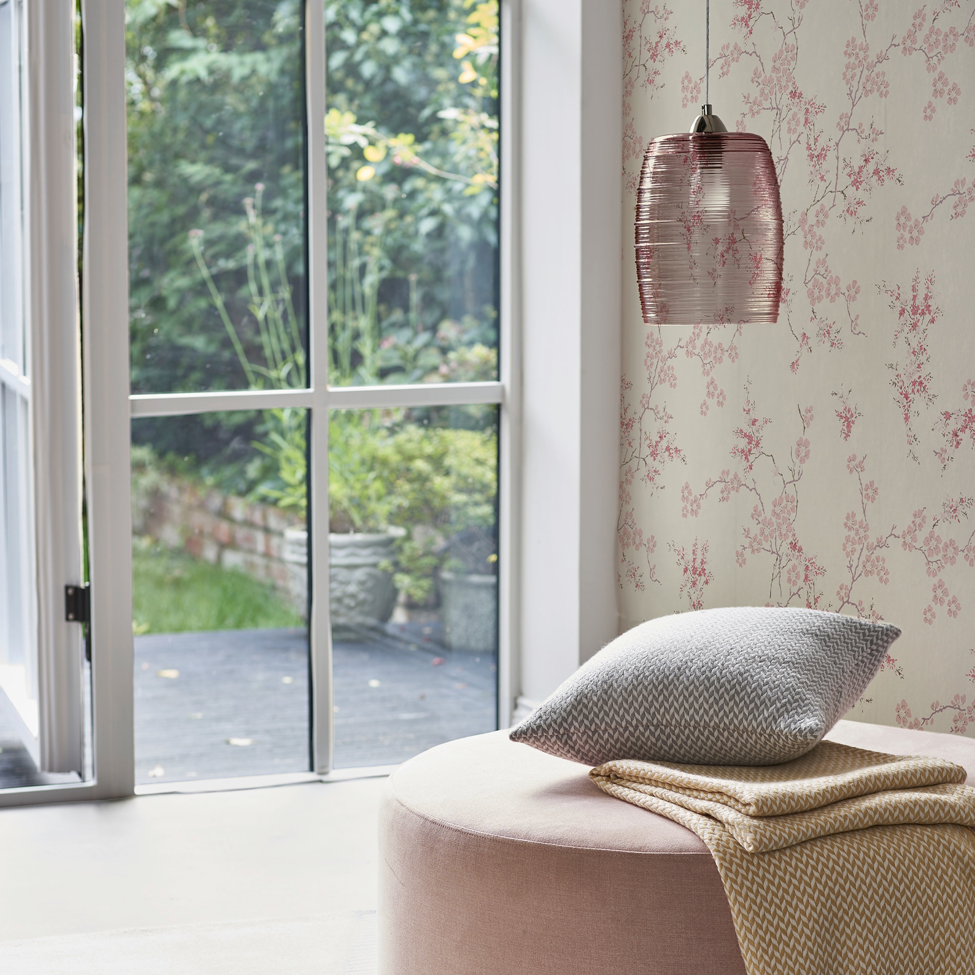 LAURA ASHLEY Vliestapete »Oriental Blossom Blush«, FSC® zertifiziert, mit lebhaftem Druck, 10 Meter Länge