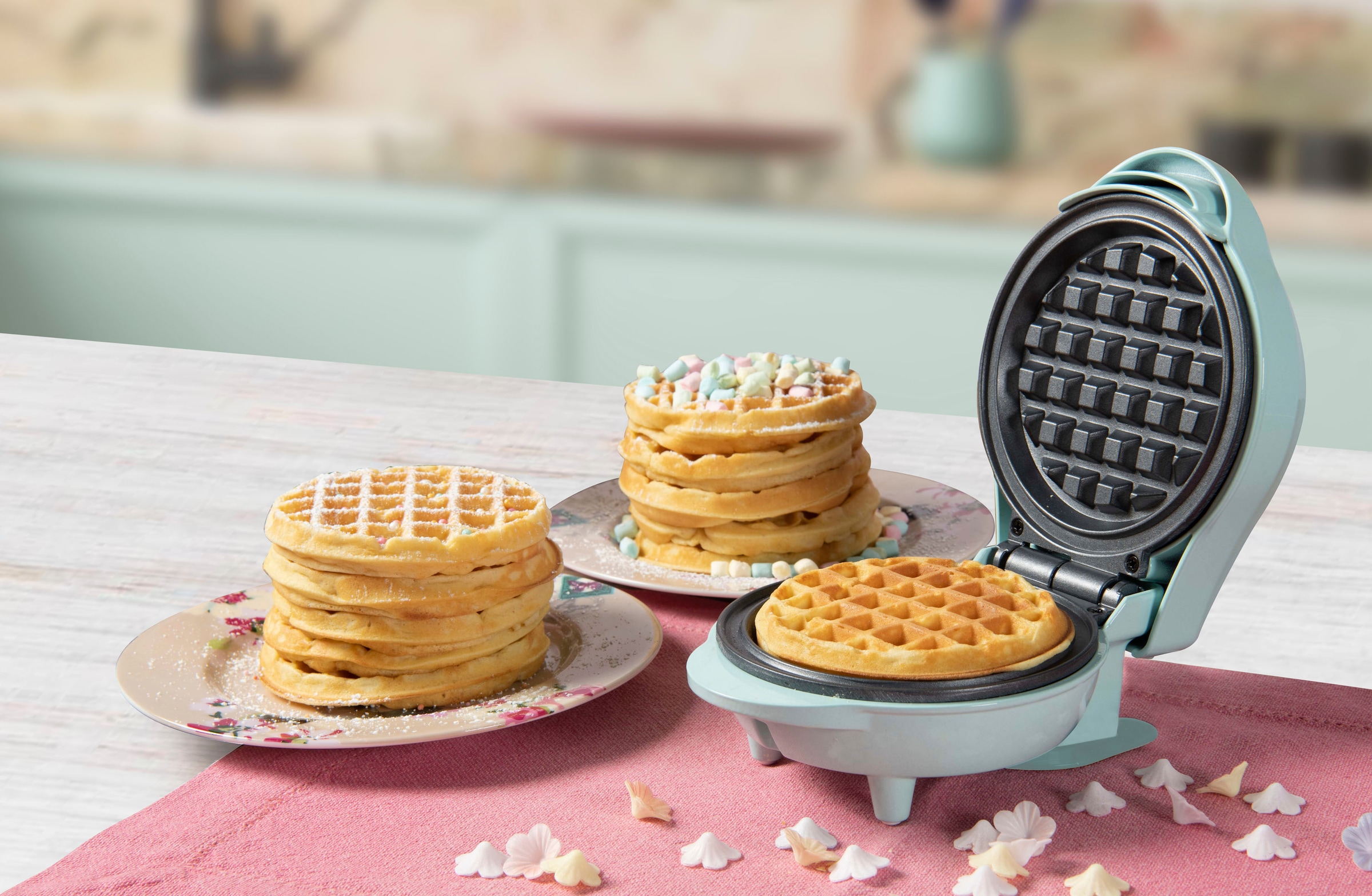 bestron Waffeleisen »AMW500M Mini«, 550 W, für klassische Waffeln, kleiner Waffelmaker mit Antihaftbeschichtung