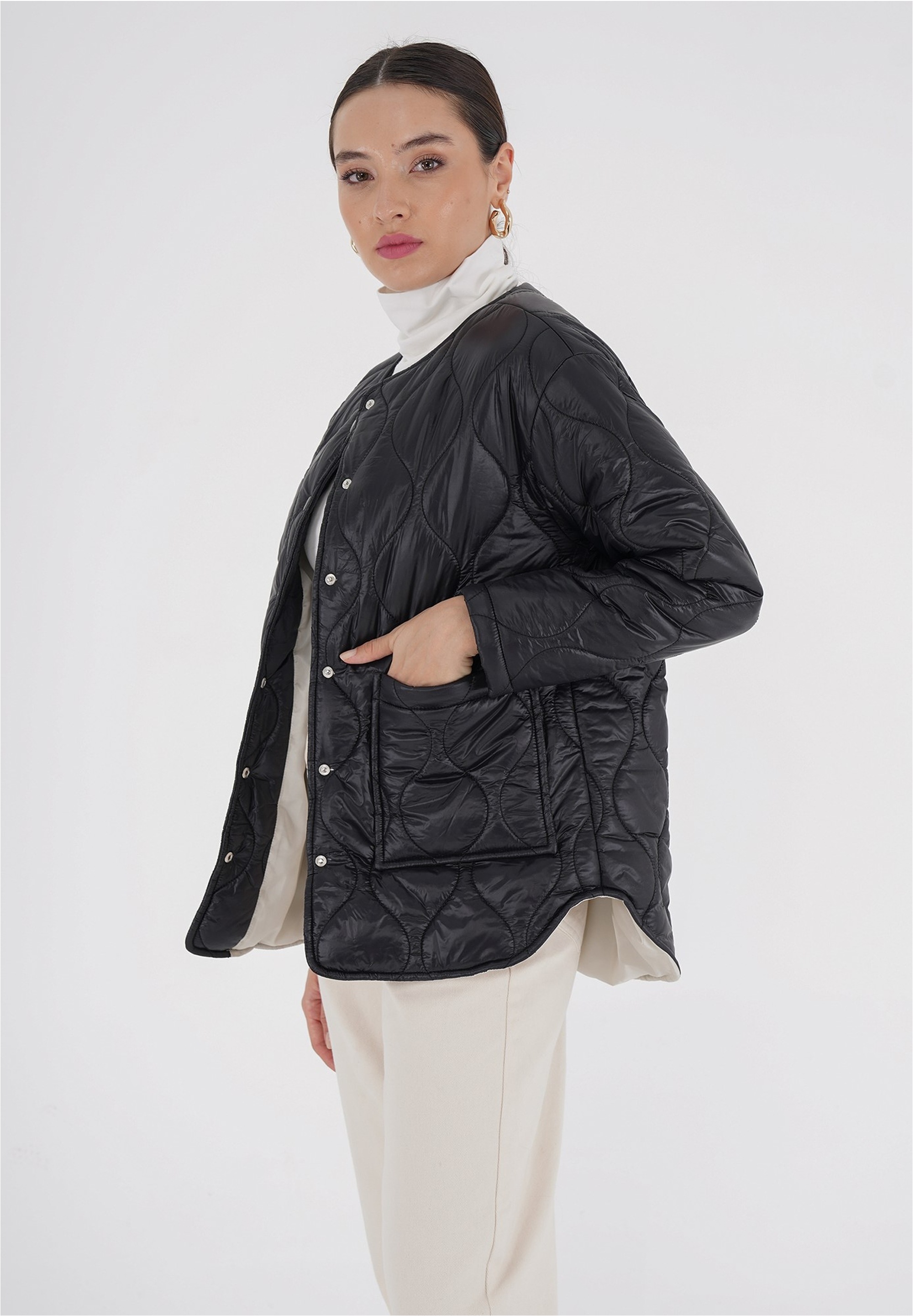 freshlions Steppjacke »Amara«, mit praktischen Druckknöpfen
