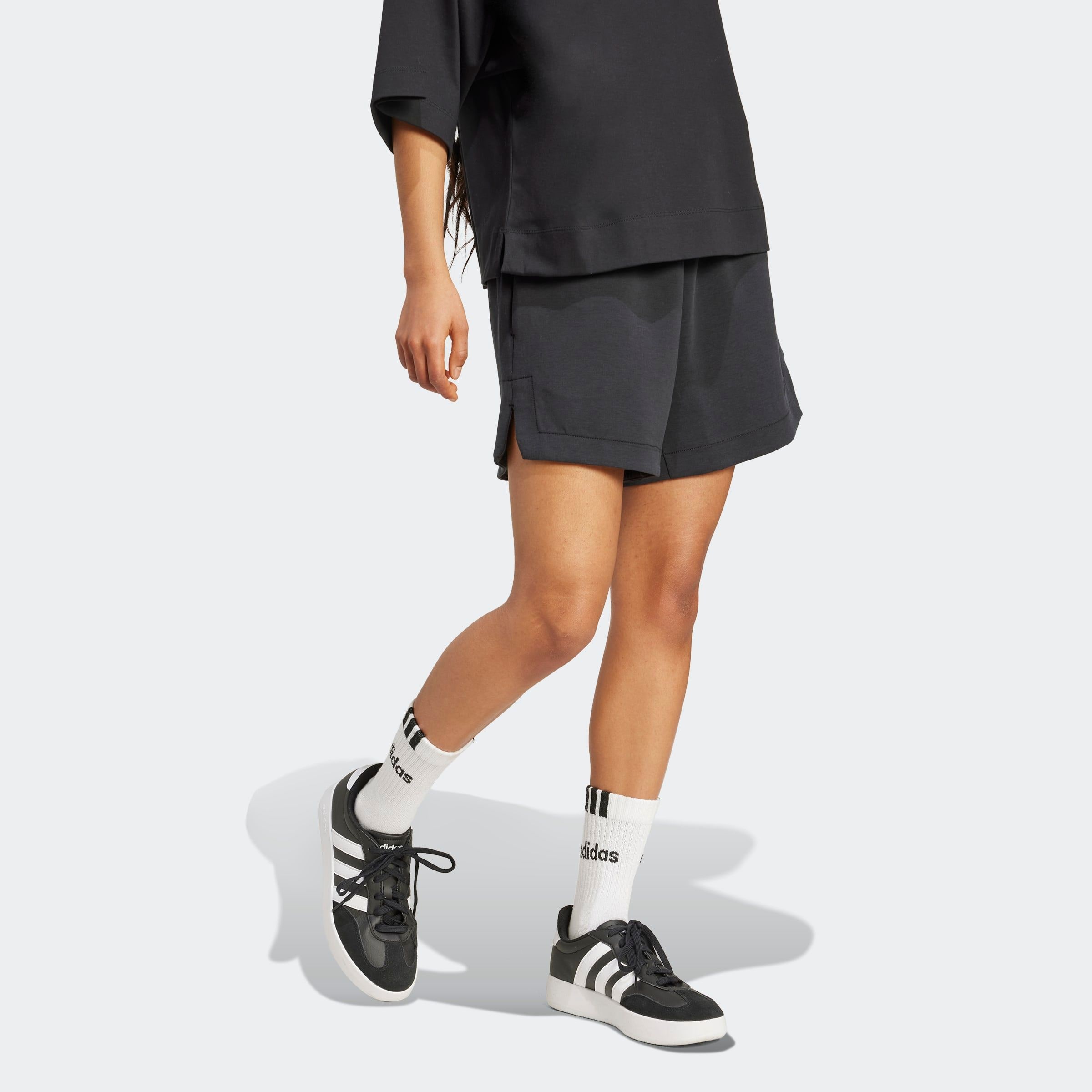 adidas Sportswear Shorts "SOFT LUX, LOCKER GESCHNITTEN" mit Kordelverschluss, aus Polyester, Modal, Baumwolle und Elasthan