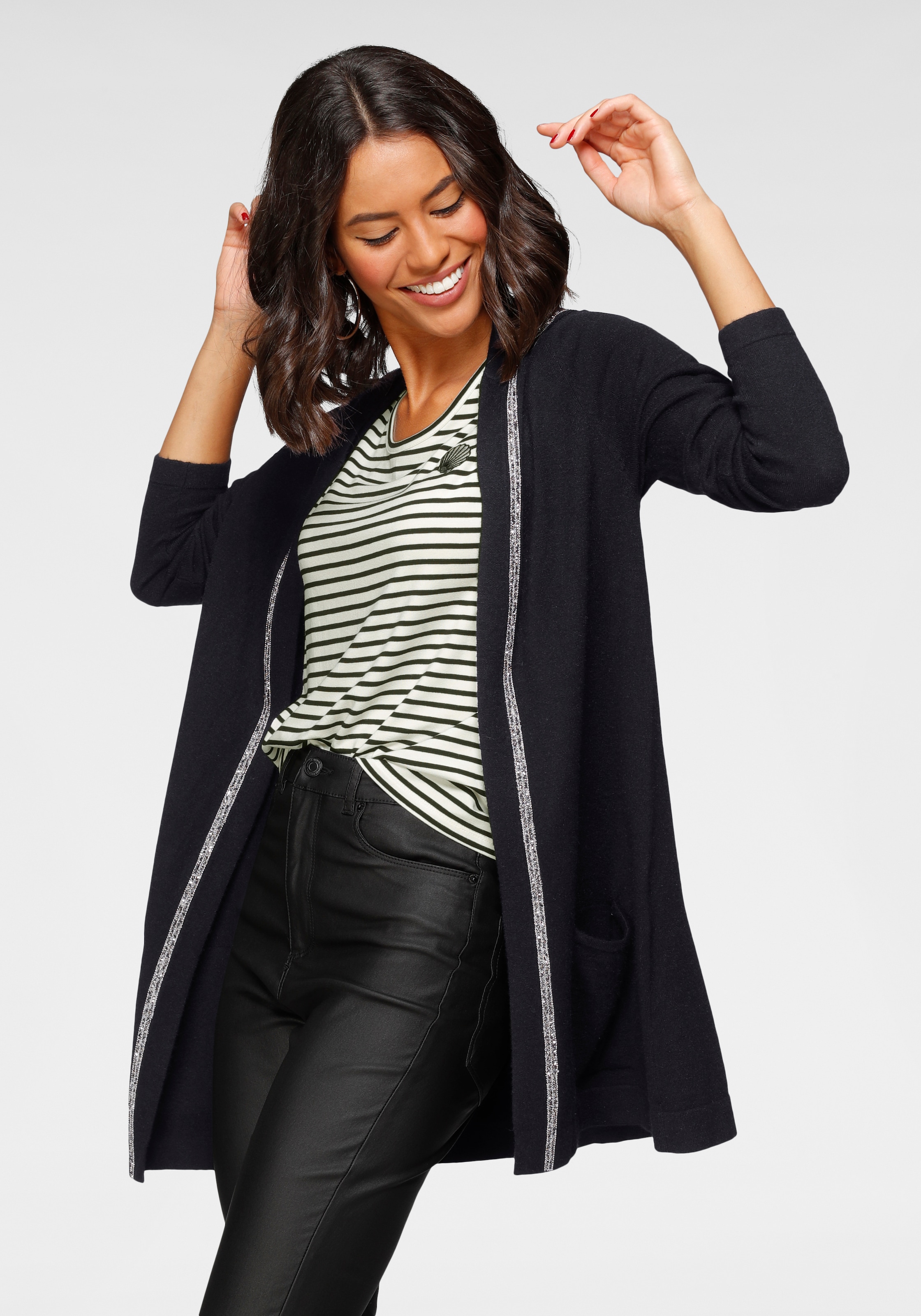 Laura Scott Strickjacke mit Kapuze und glitzerndem Schmuckband günstig online kaufen