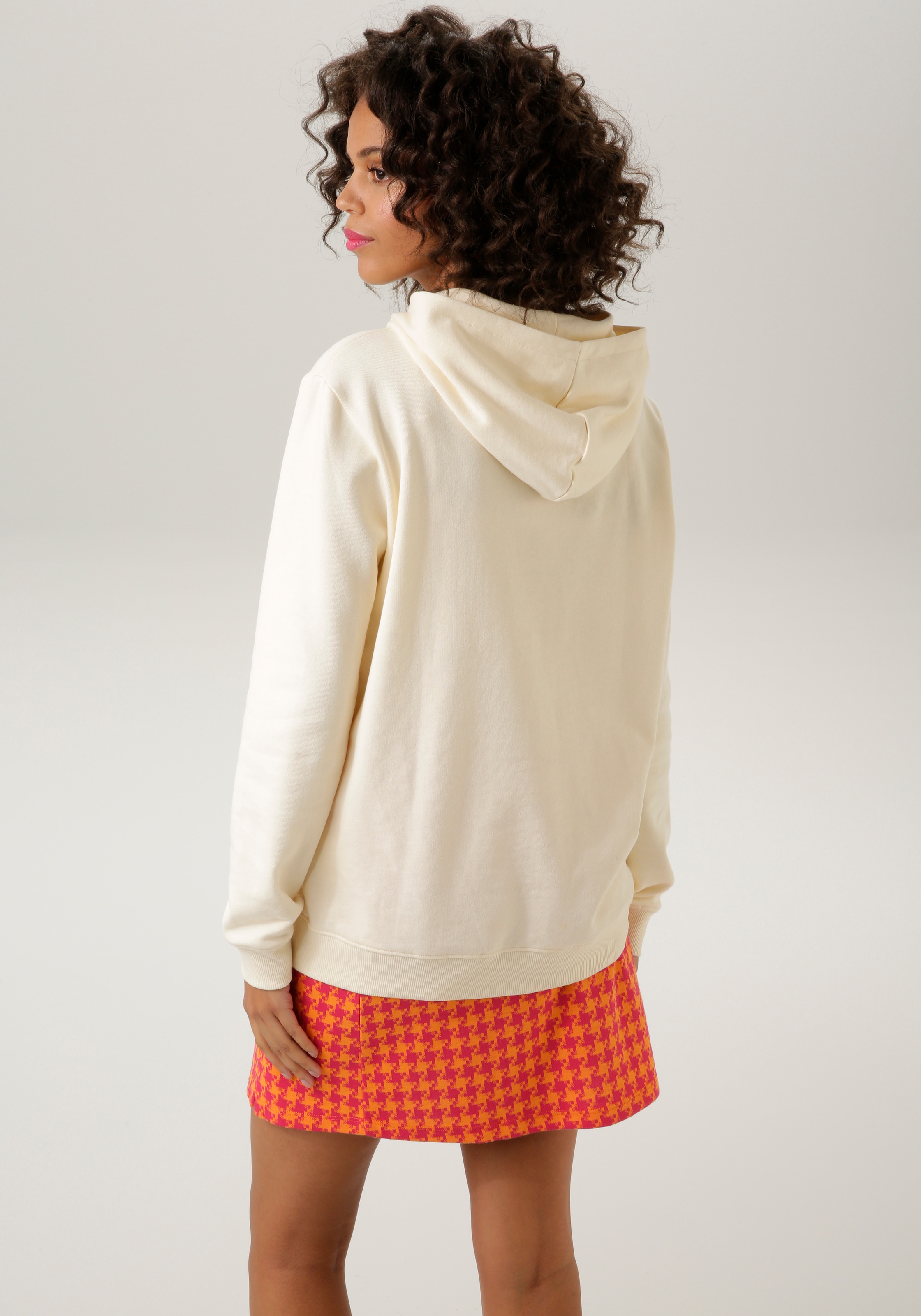 Aniston CASUAL Sweatshirt, mit aufgestickter "LAS VEGAS"-Applikation