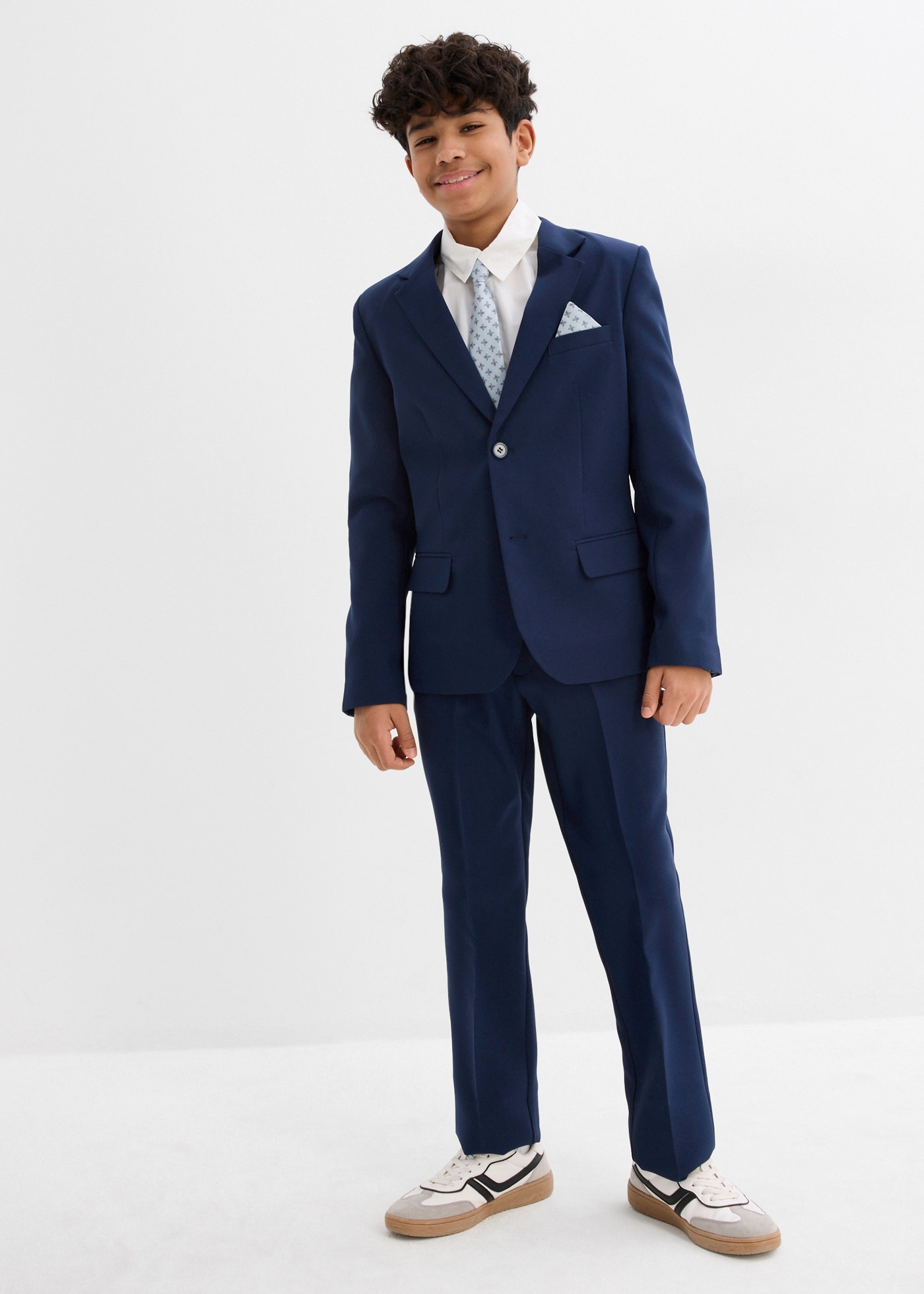 bonprix Set, 4 tlg. normal bestehend aus Hose mit verstellbarem Bund, Hemd, Sakko und Krawatte