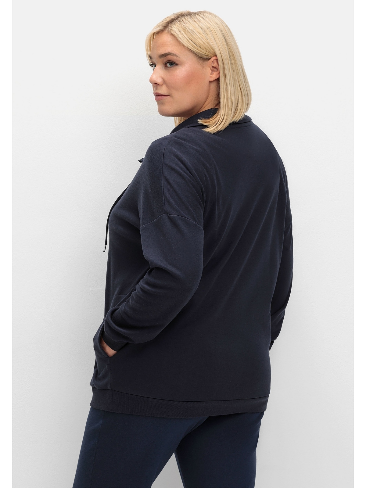 Sheego Sweatjacke »Große Größen«, mit | für Bindeband BAUR und bestellen Stehkragen