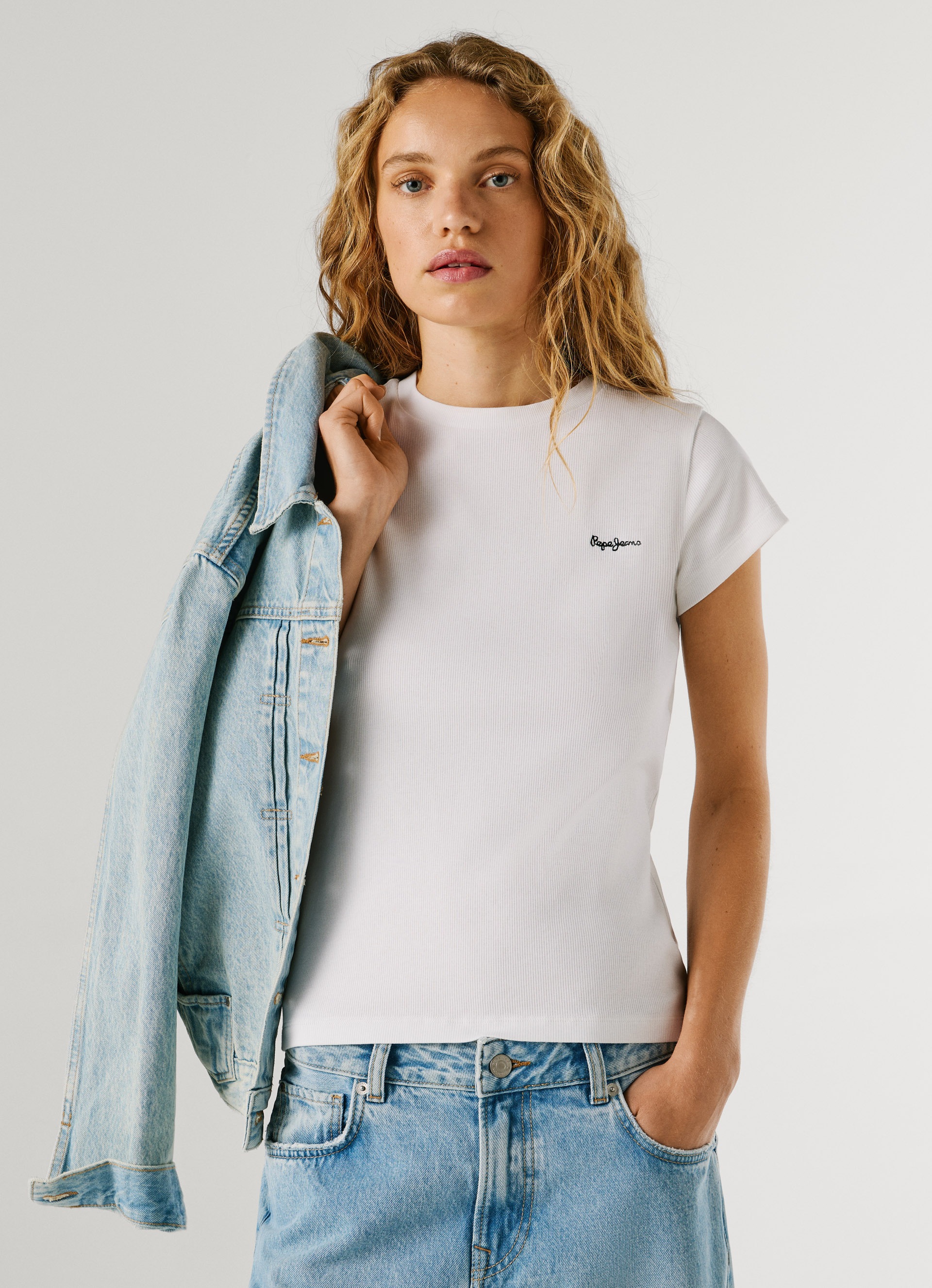 Pepe Jeans T-Shirt "MERIDA" aus elastischem Rippstoff, Rundhalsform günstig online kaufen