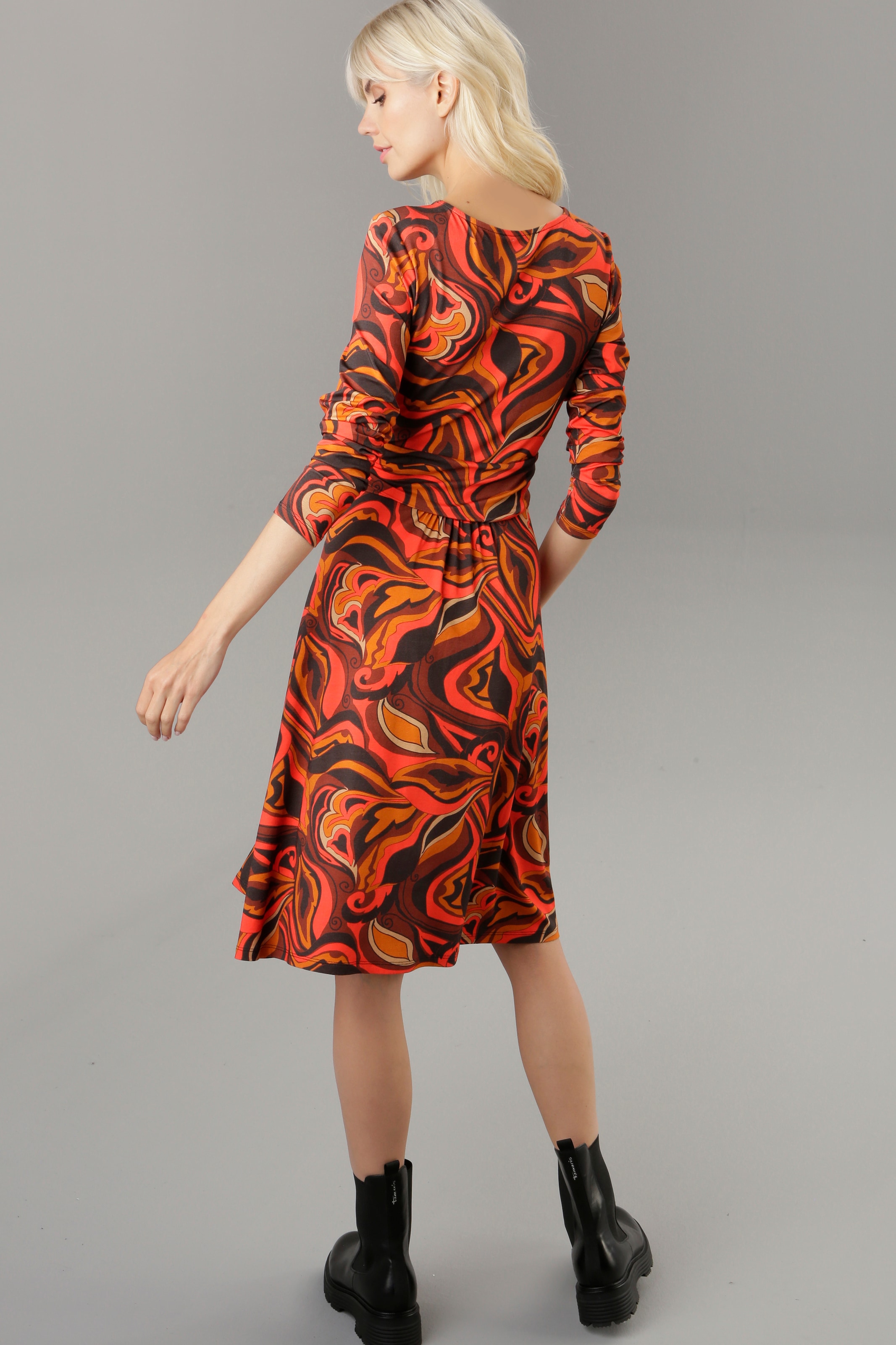 Aniston SELECTED KOLLEKTION - Taille BAUR NEUE Jerseykleid, mit für | in der bestellen Raffung