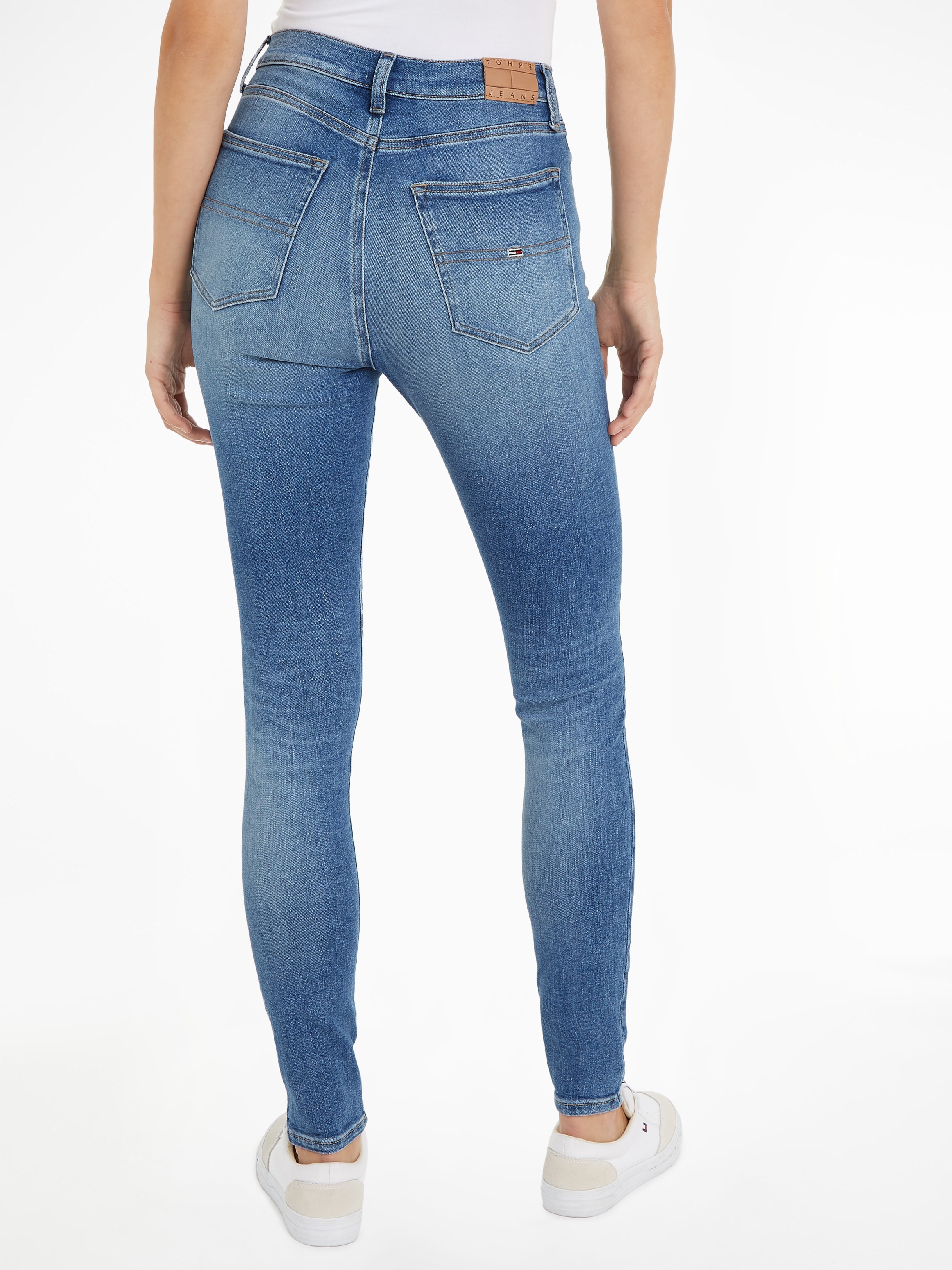 Tommy Jeans Bequeme Jeans »Sylvia«, mit Ledermarkenlabel für kaufen | BAUR | Straight-Fit Jeans