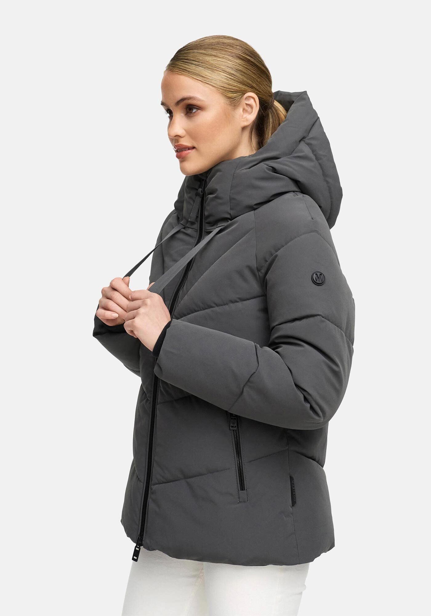 Marikoo Winterjacke »Kwamee«, Schräg gesteppte Winterjacke mit fester Kapuze