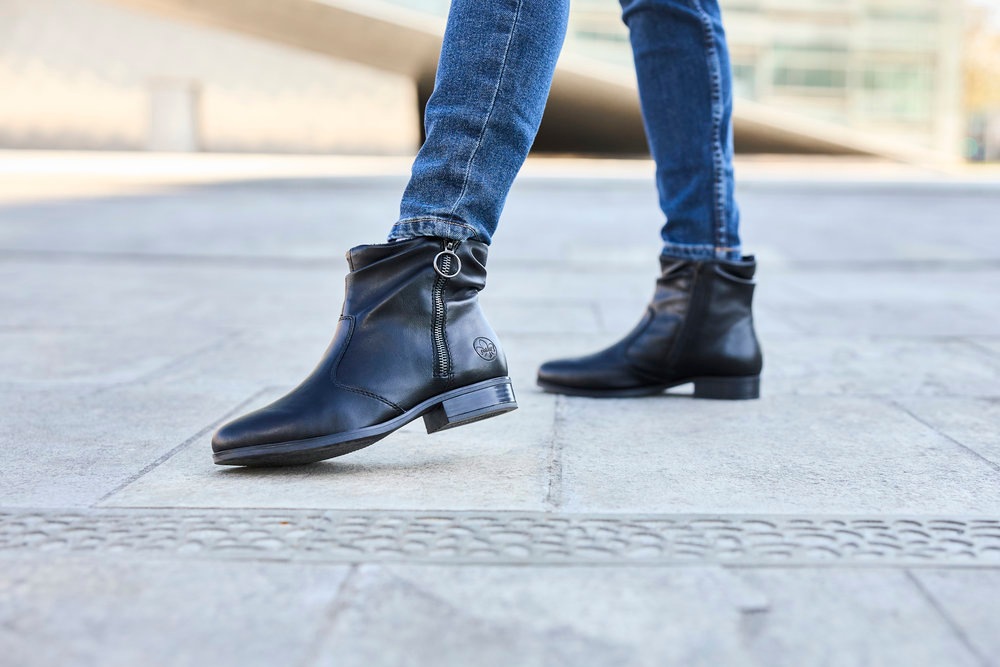 Thumbnail - Rieker Stiefelette Boots, Blockabsatz, mit Innenreißverschluss