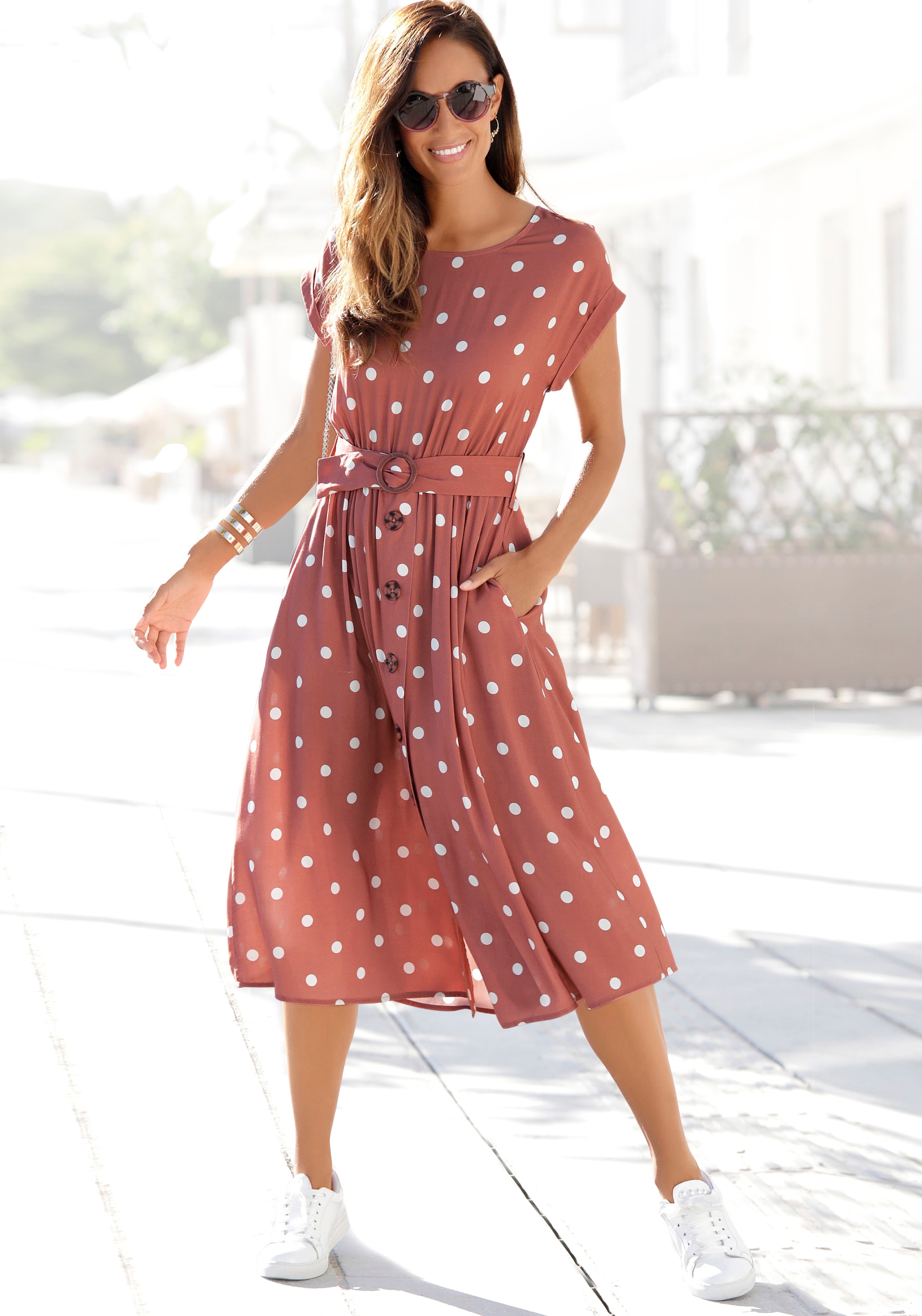 LASCANA Midikleid "mit Punktedruck und Taschen, Blusenkleid" Seitennahttaschen elegantes Sommerkleid aus Webware, Viskosekleid, Tupfenkleid, feminin