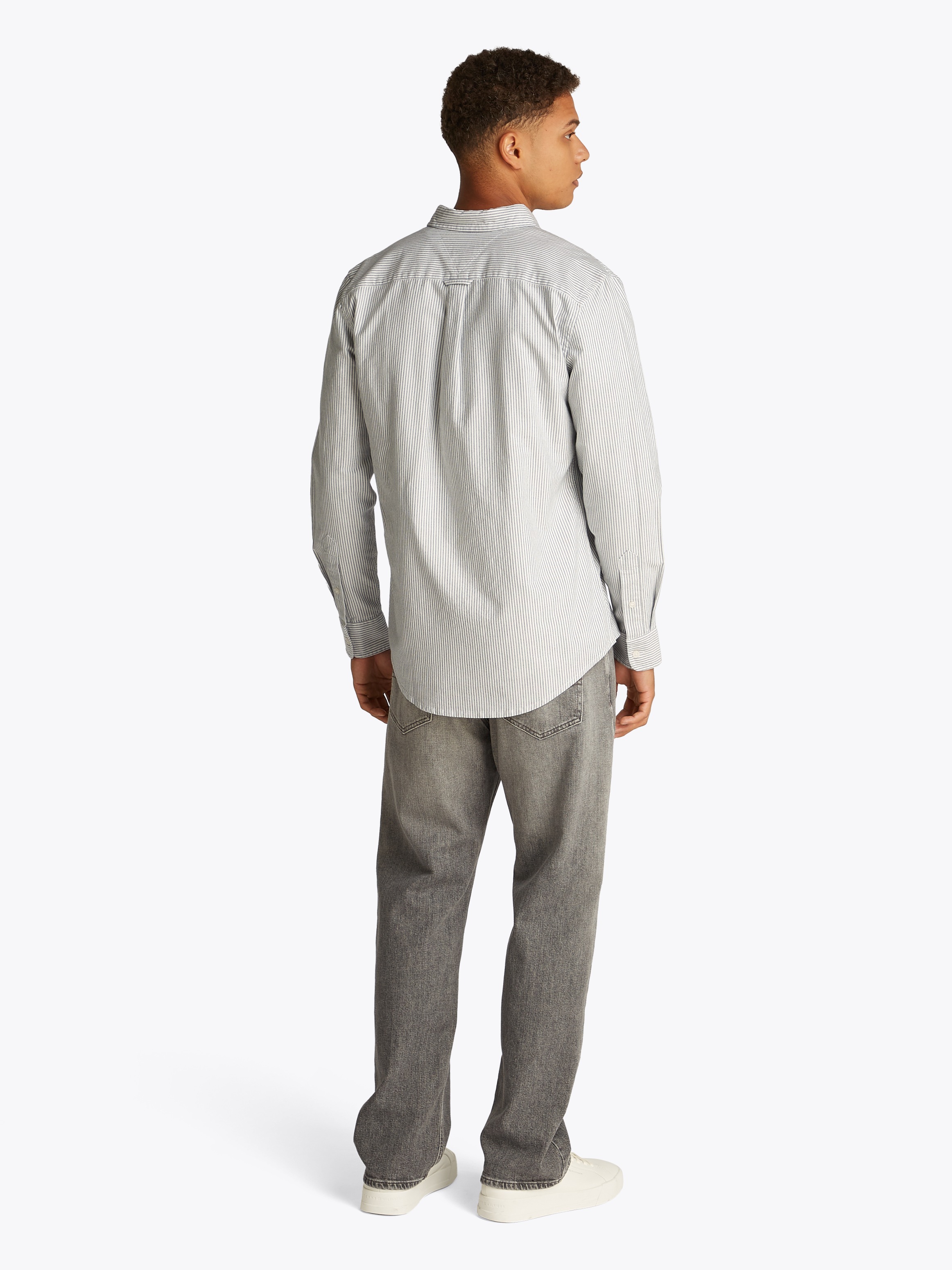 Tommy Jeans Langarmhemd »TJM SLIM STRIPE OXFORD SHIRT EXT«, Mit Button-Down-Kragen