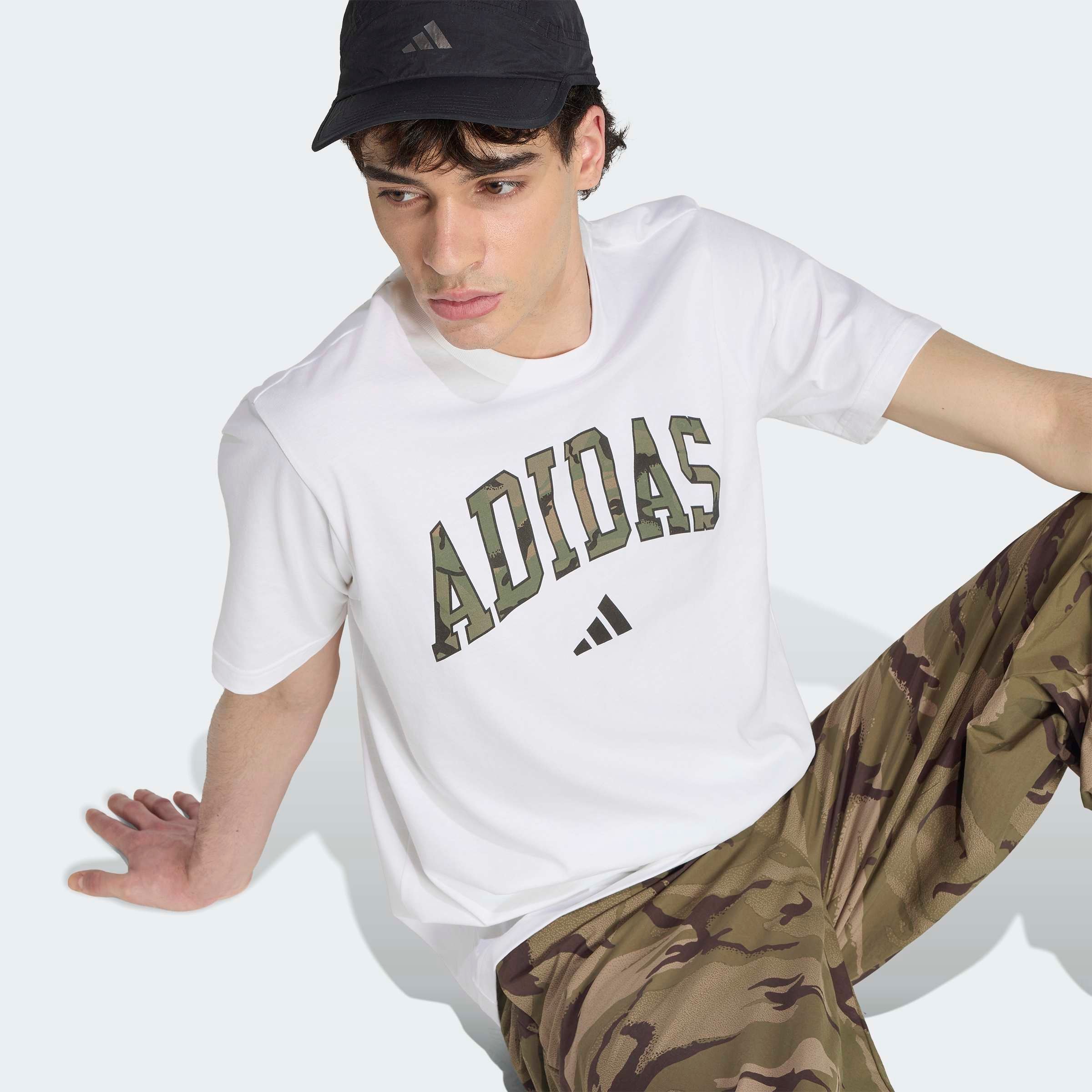 adidas Sportswear T-Shirt »CAMO SCRIPT GRAPHIC« für Erwachsene, sportlicher Stil, ohne Verschluss, Basic-Design