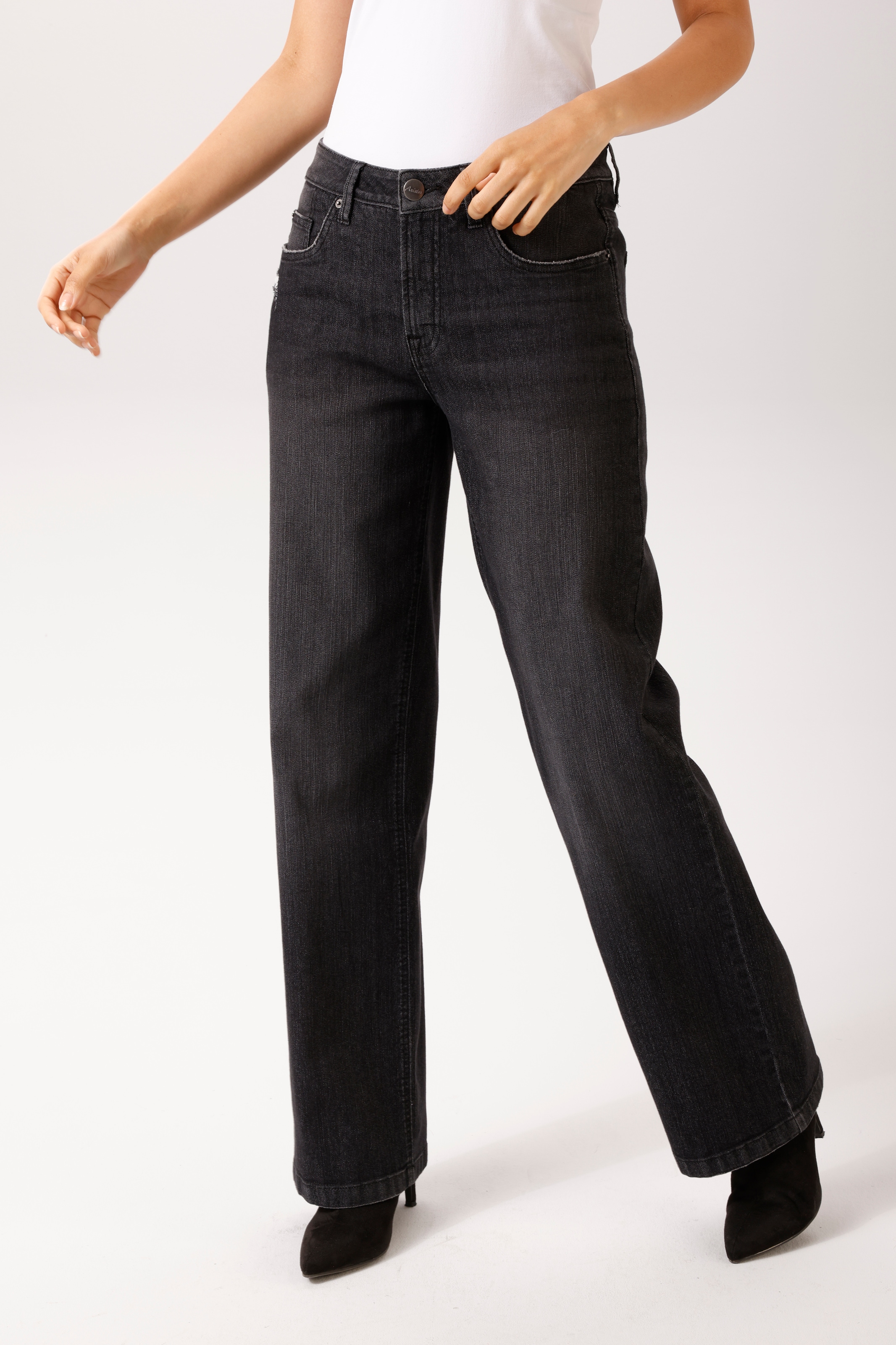 Aniston CASUAL Straight-Jeans mit trendig weitem Bein