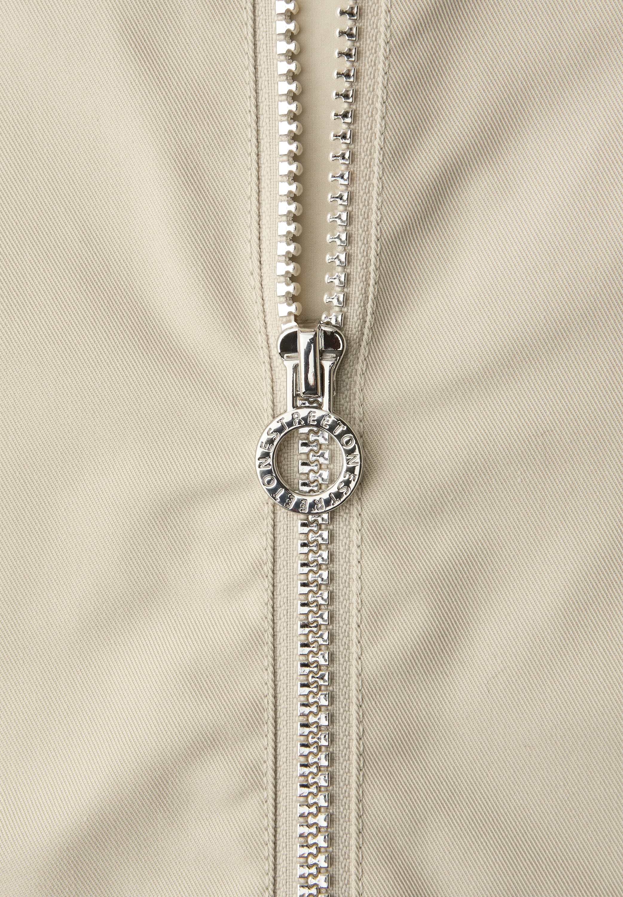 STREET ONE Parka mit Kapuze mit seitlichen Zipper‑Taschen und Nieten‑Details an den Ärmeln