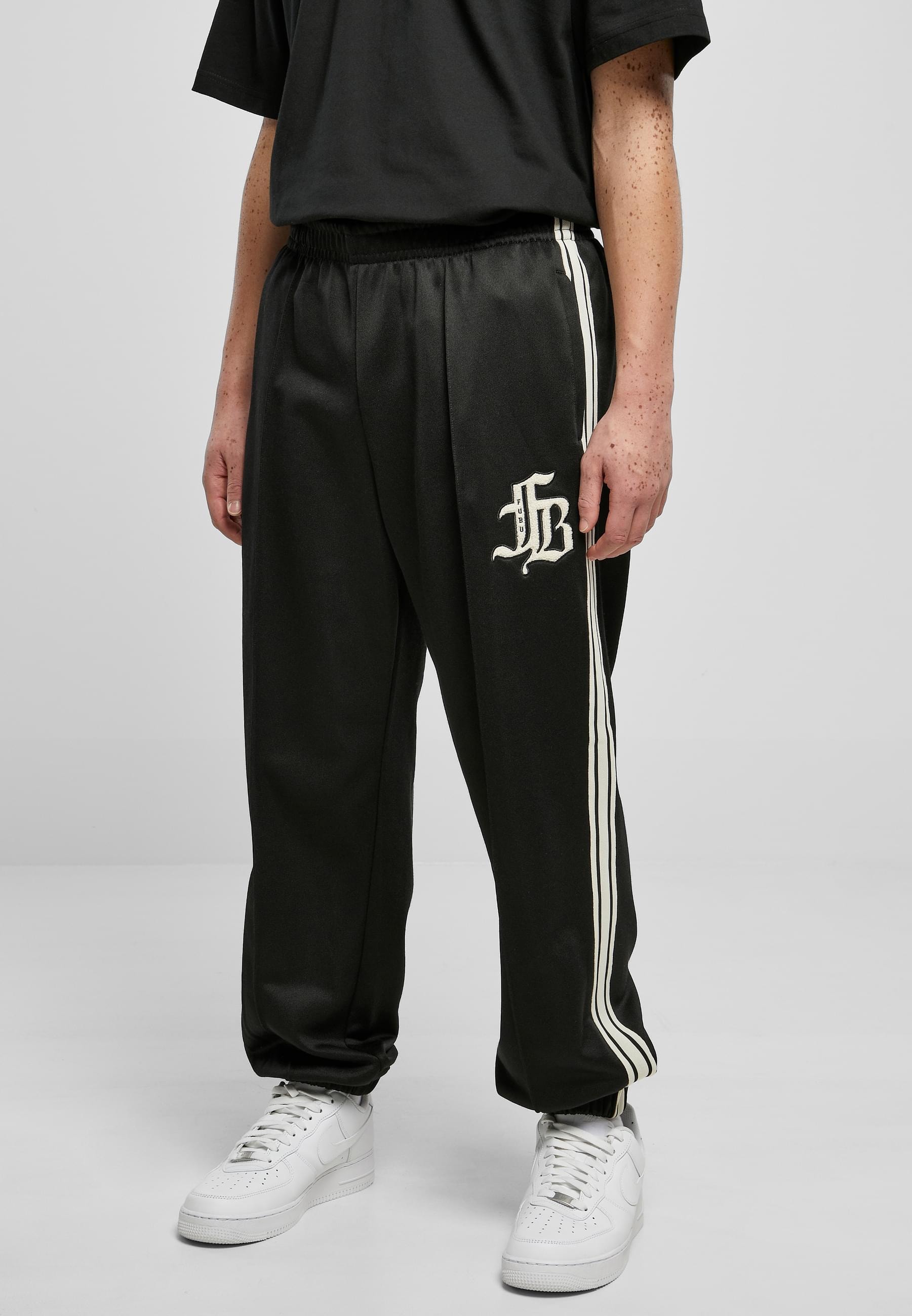 Fubu Jogginghose »Fubu Herren FM231-023-1 FUBU Old English Track Pants«, (1 tlg.)
