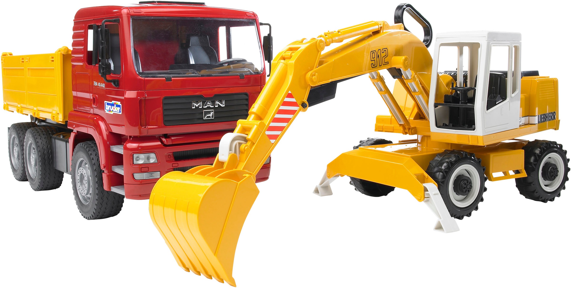 Bruder® Spielzeug-Kipper »MAN TGA Kipper mit Bagger 39 cm (02751)«, Made in Europe