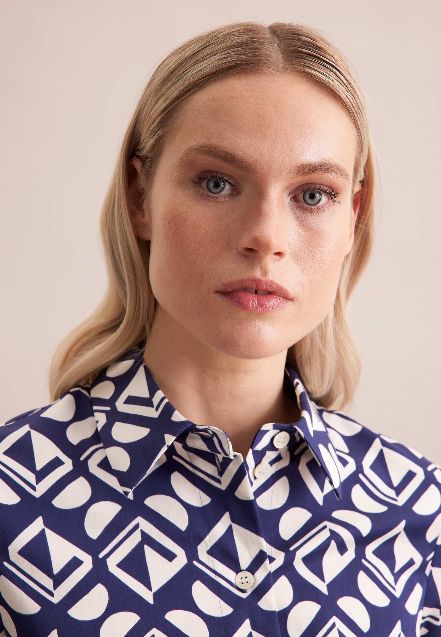 seidensticker Hemdbluse »Schwarze Rose«, Langarm Kragen Geometrische Muster
