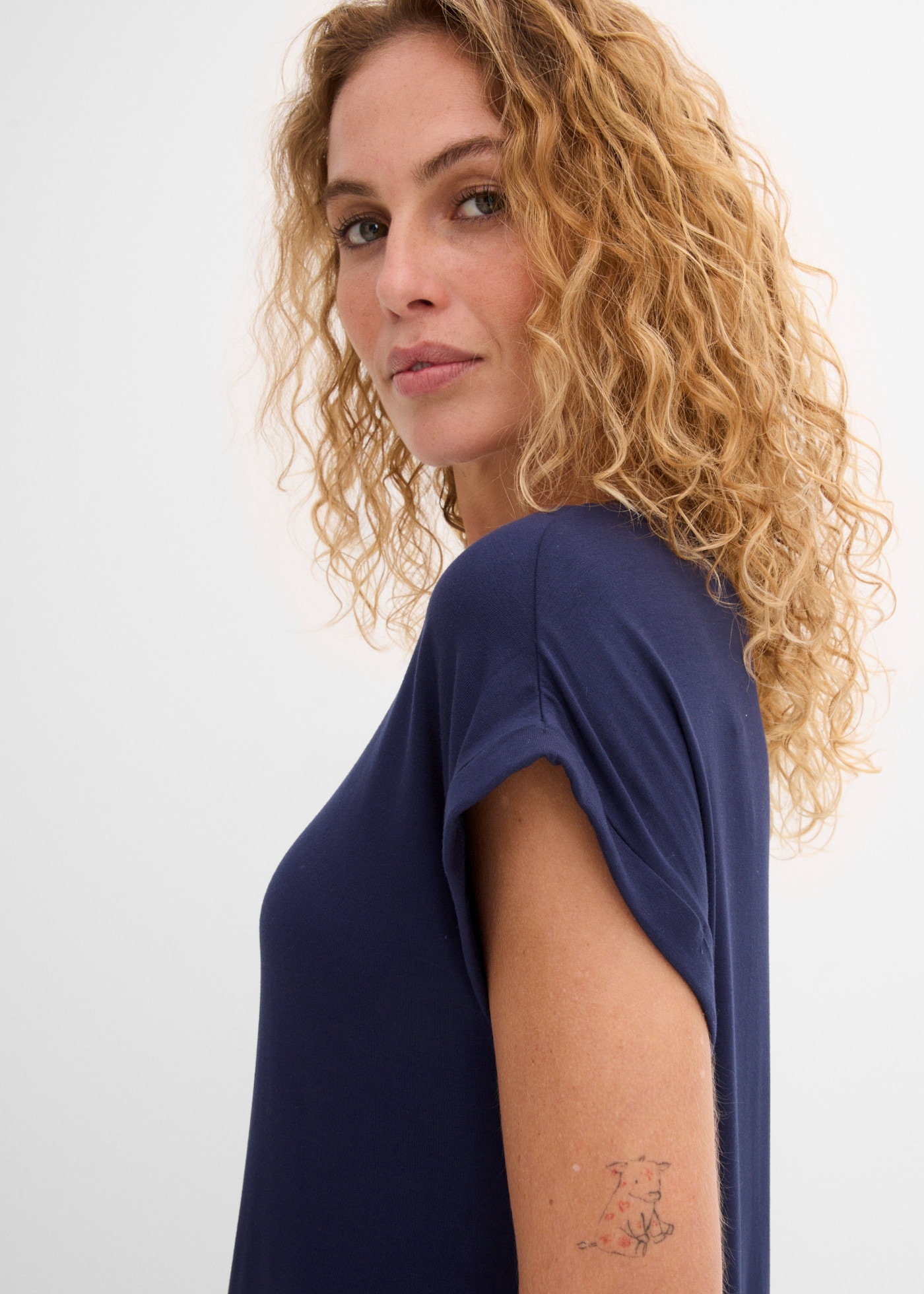 bonprix Jerseykleid lockere Passform, aus Viskose und Elasthan, mit Rundhalsausschnitt