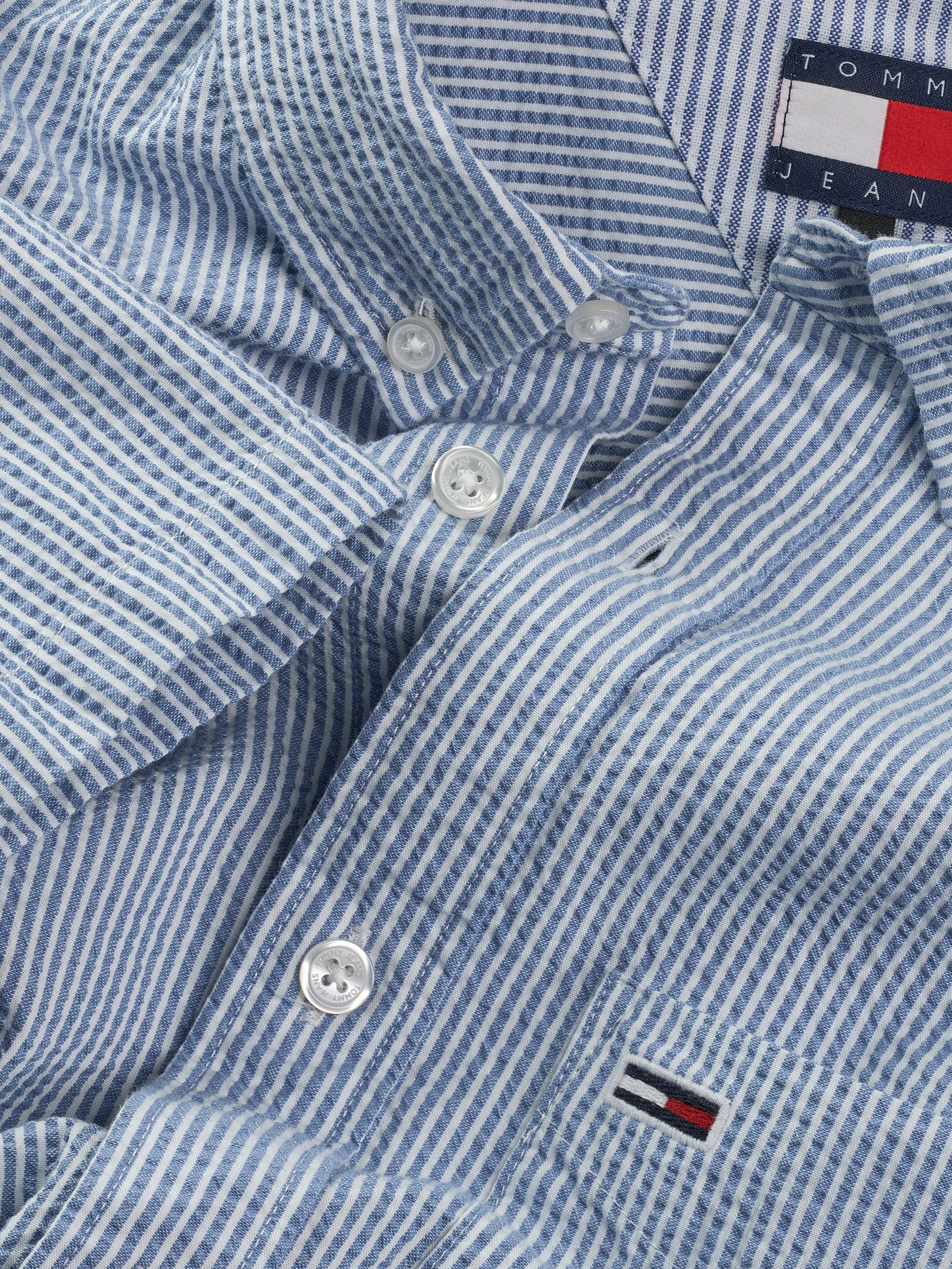 Tommy Jeans Kurzarmhemd »TJM REG SEERSUCKER STP SS SHIRT«, fein gestreift
