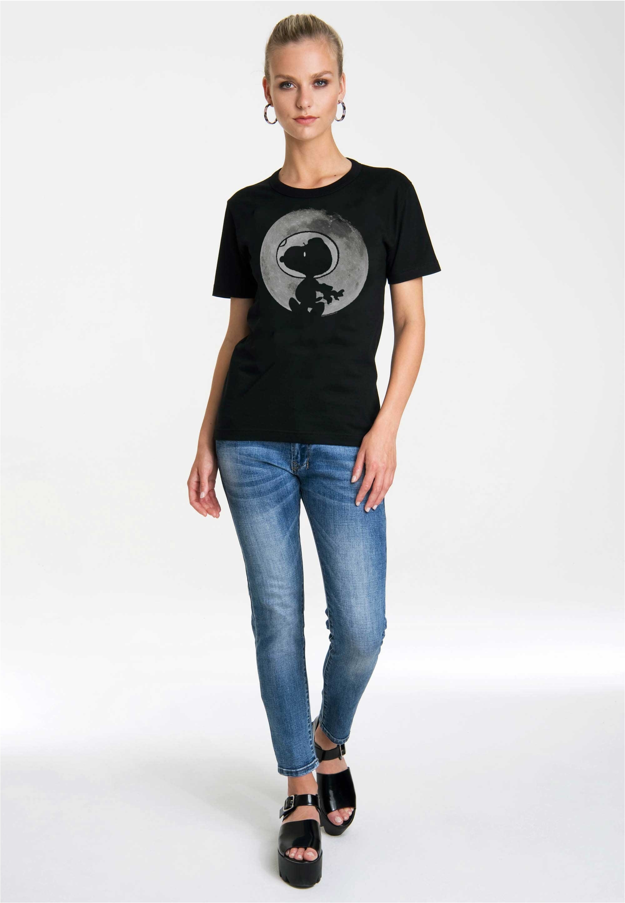 LOGOSHIRT T-Shirt »Snoopy - Mond« mit Snoopy-Motivdruck im Retro-Look
