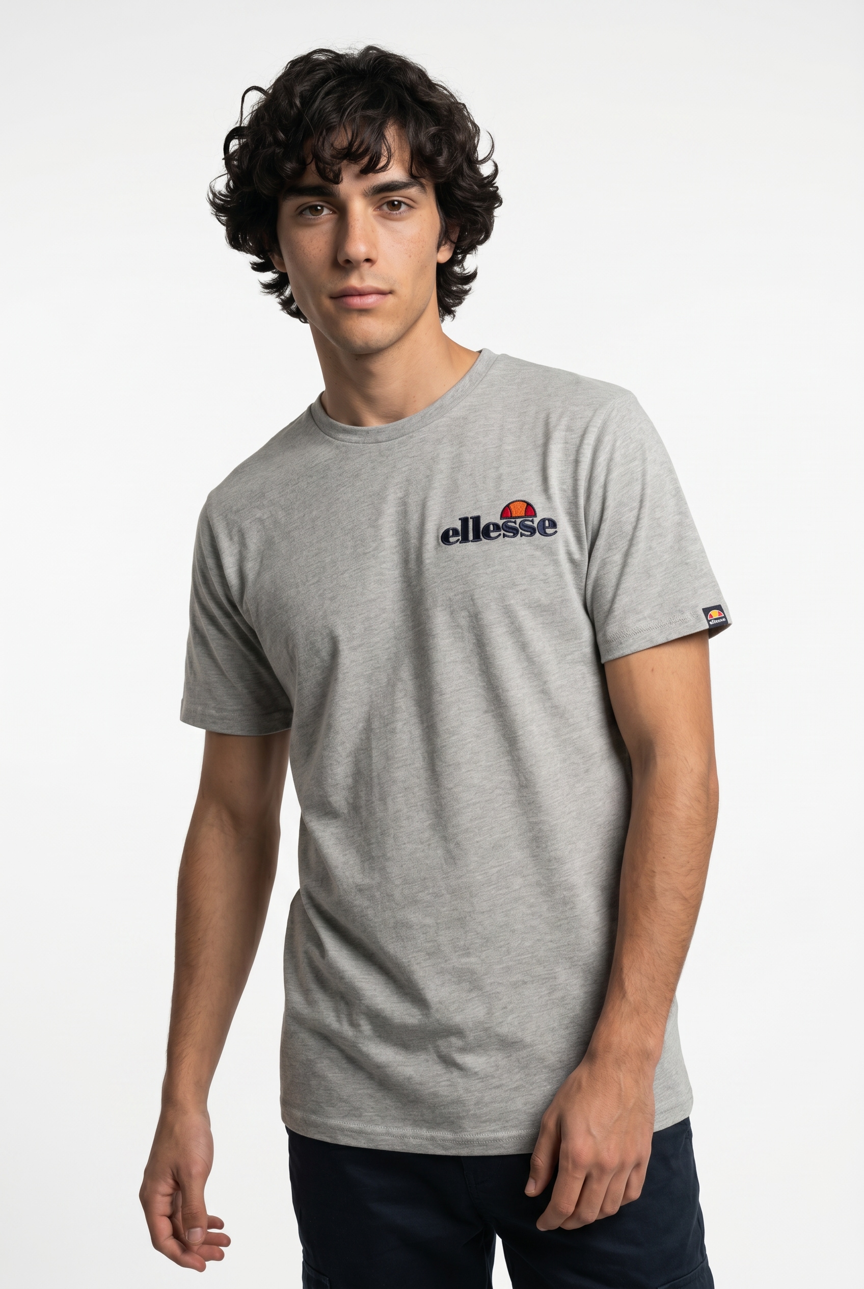 Ellesse T-Shirt "Voodoo Tee" sportlicher Stil, schmale Passform, Kurzarm-Design