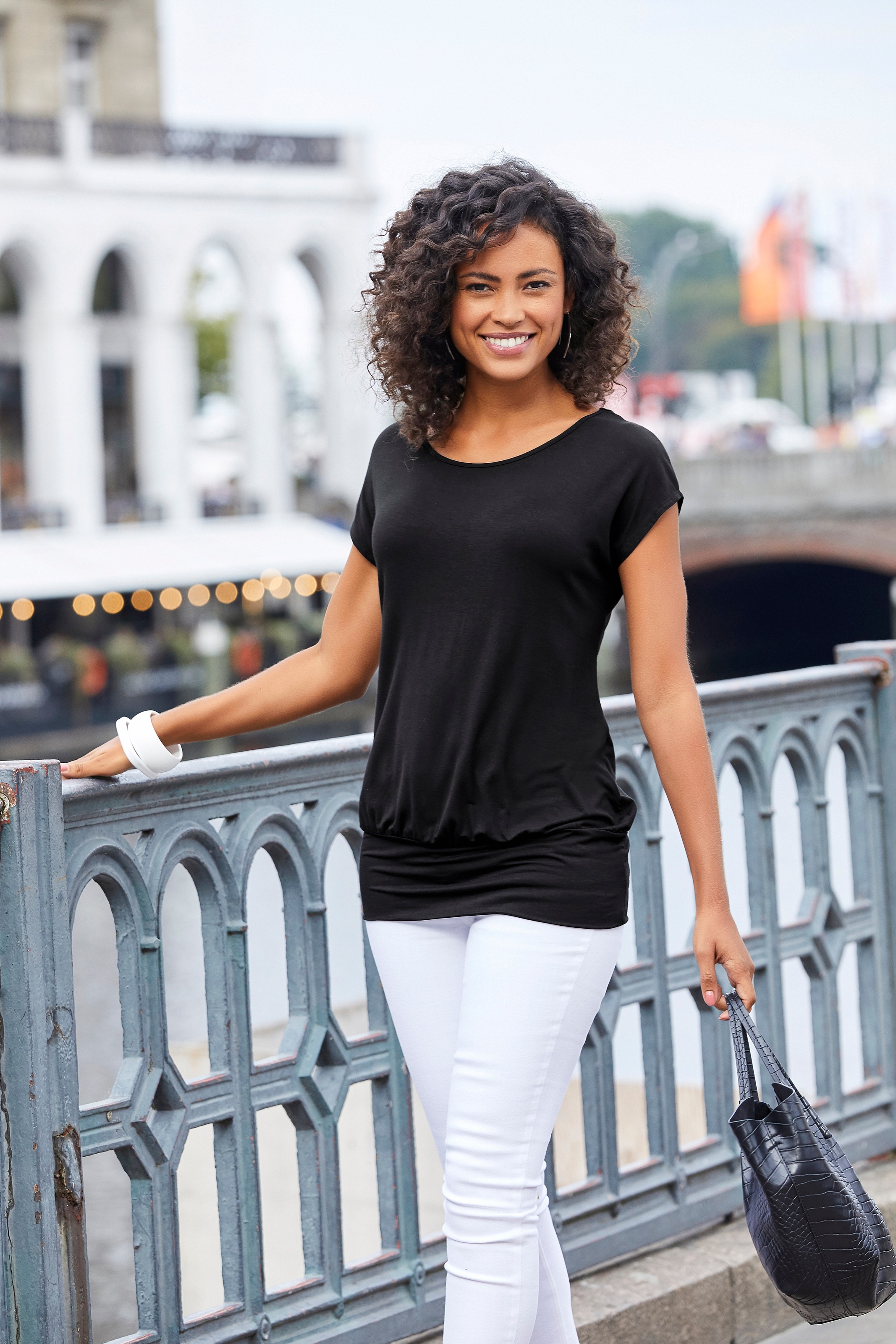 Longshirt LASCANA "dunkelblau", Damen, Gr. 36/38, schwarz, Obermaterial: 95% Viskose (LENZING™ ECOVERO™), 5% Elasthan, unifarben, figurumspielend lang, Rundhals, angeschnitten normaler Saum, Shirts Longshirt, aus weichem Viskose-Stretch 3