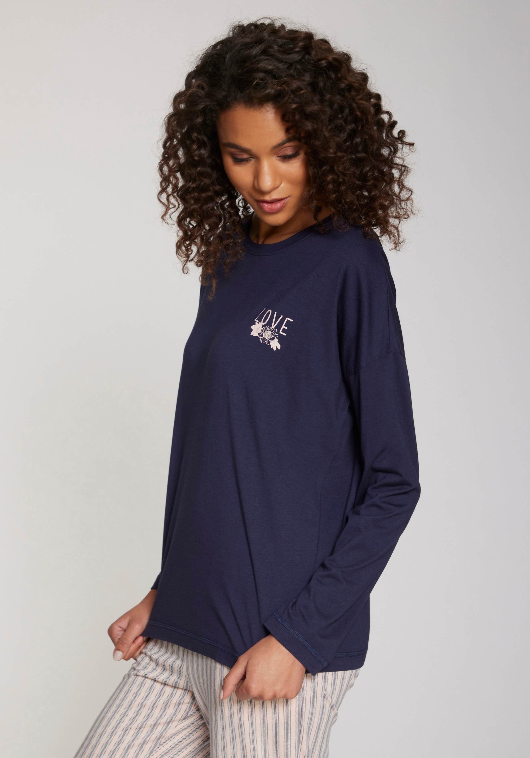 Vivance Dreams Langarmshirt, mit kleinem Brust-Print