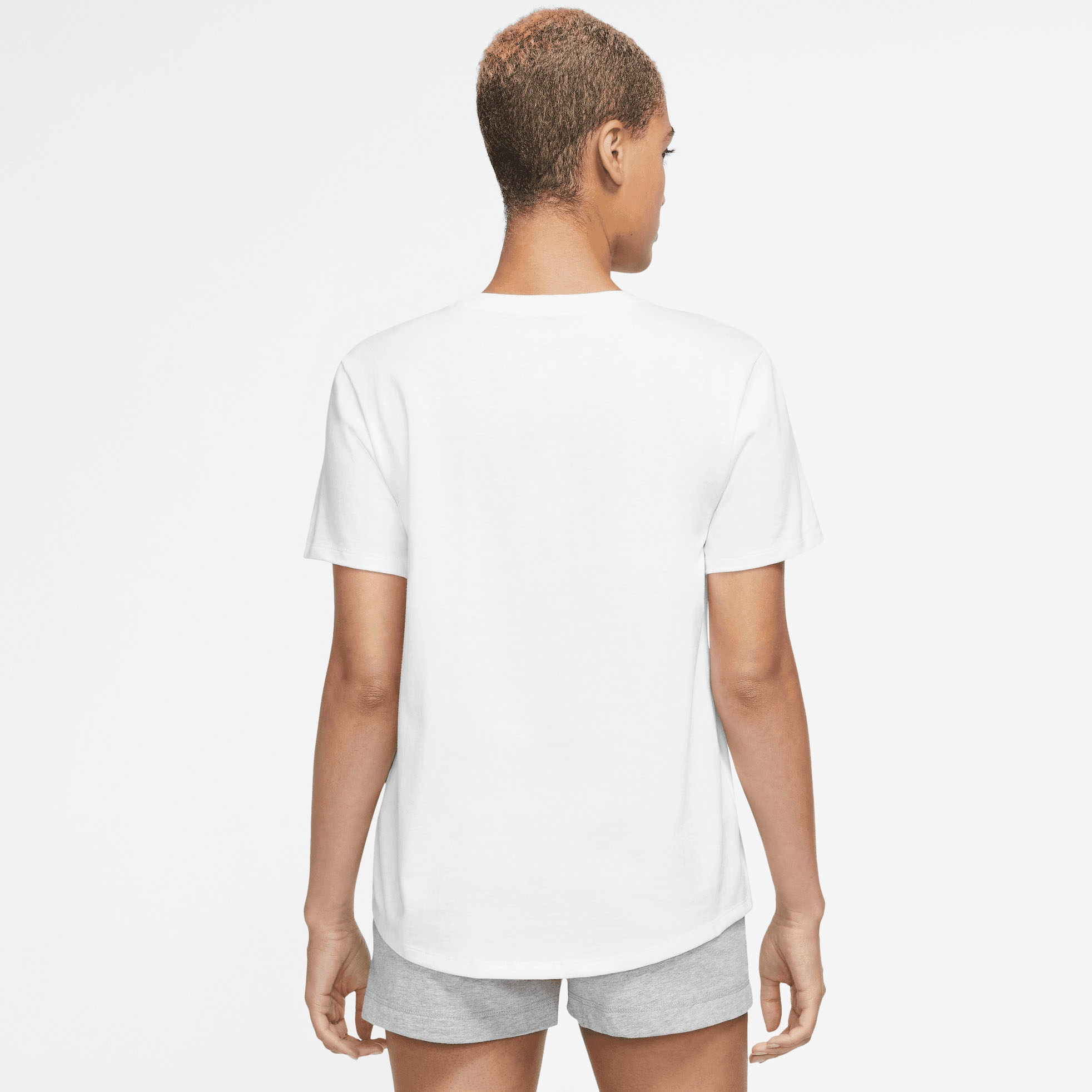 Nike Sportswear T-Shirt »CLUB ESSENTIALS WOMEN'S T-SHIRT«