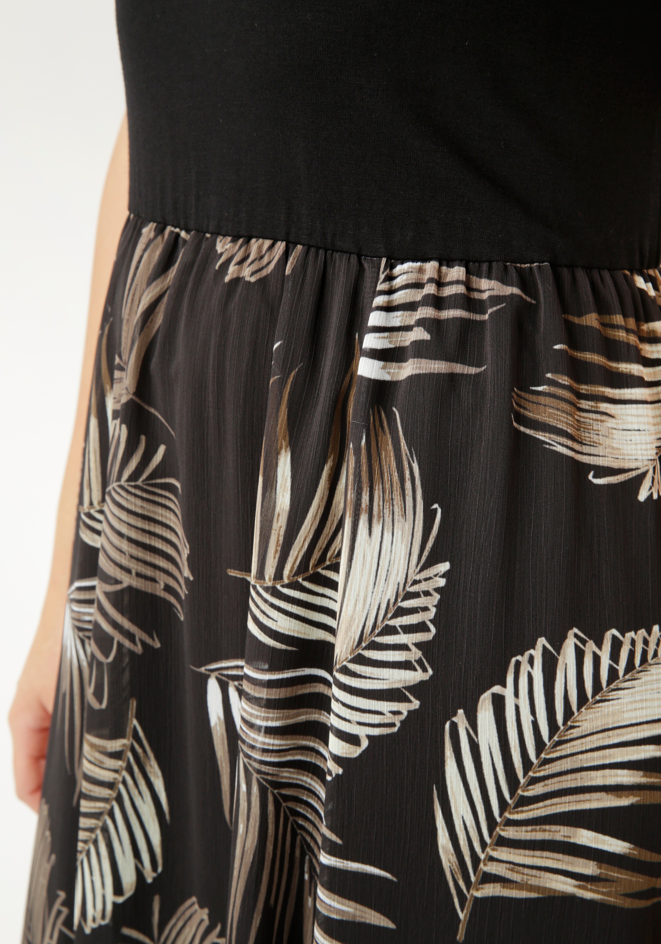 Aniston SELECTED Sommerkleid, mit Palmenblättern bedruckt
