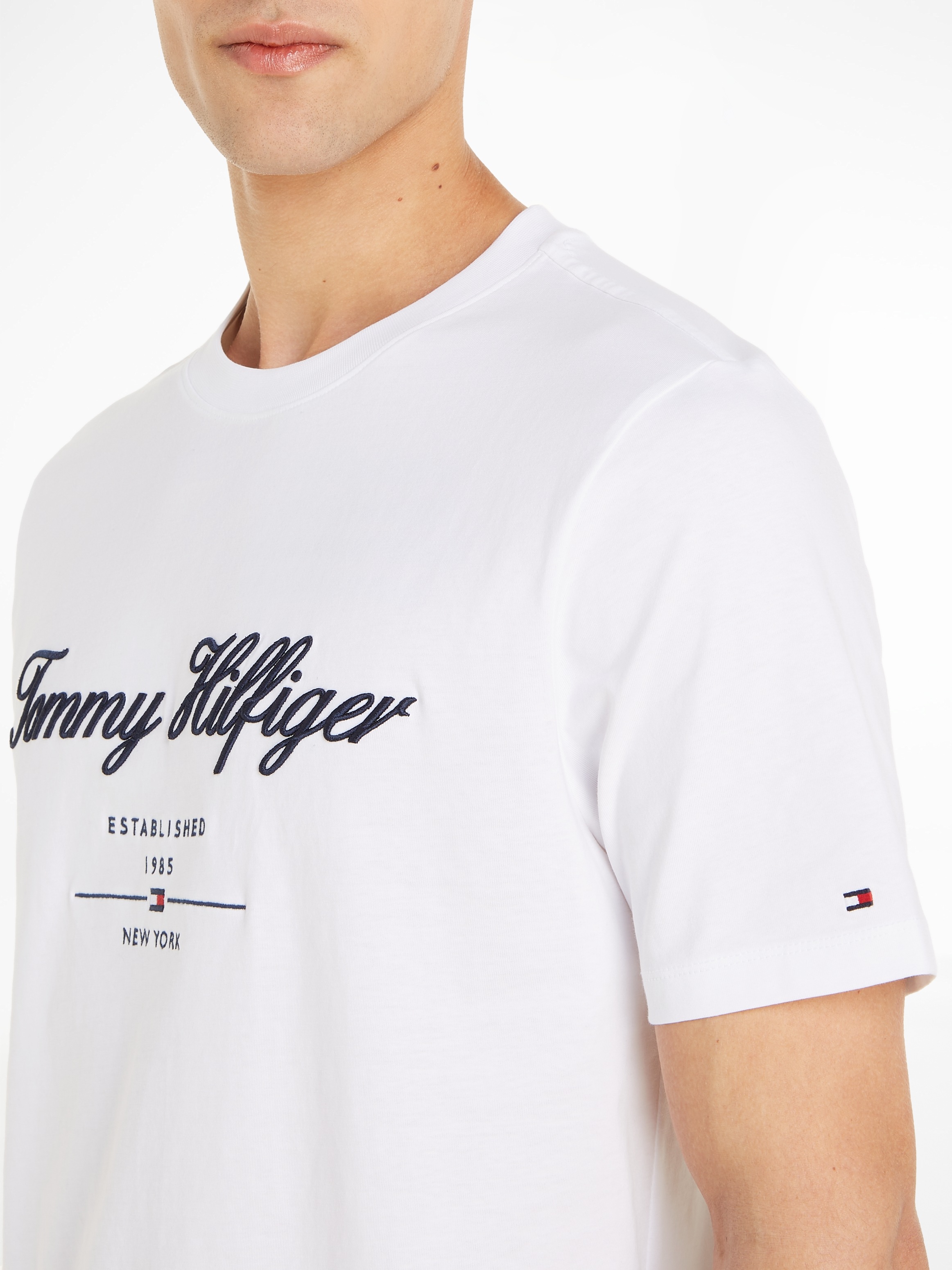 Tommy Hilfiger T-Shirt »SCRIPT LOGO TEE« mit aufgesticktem Logo