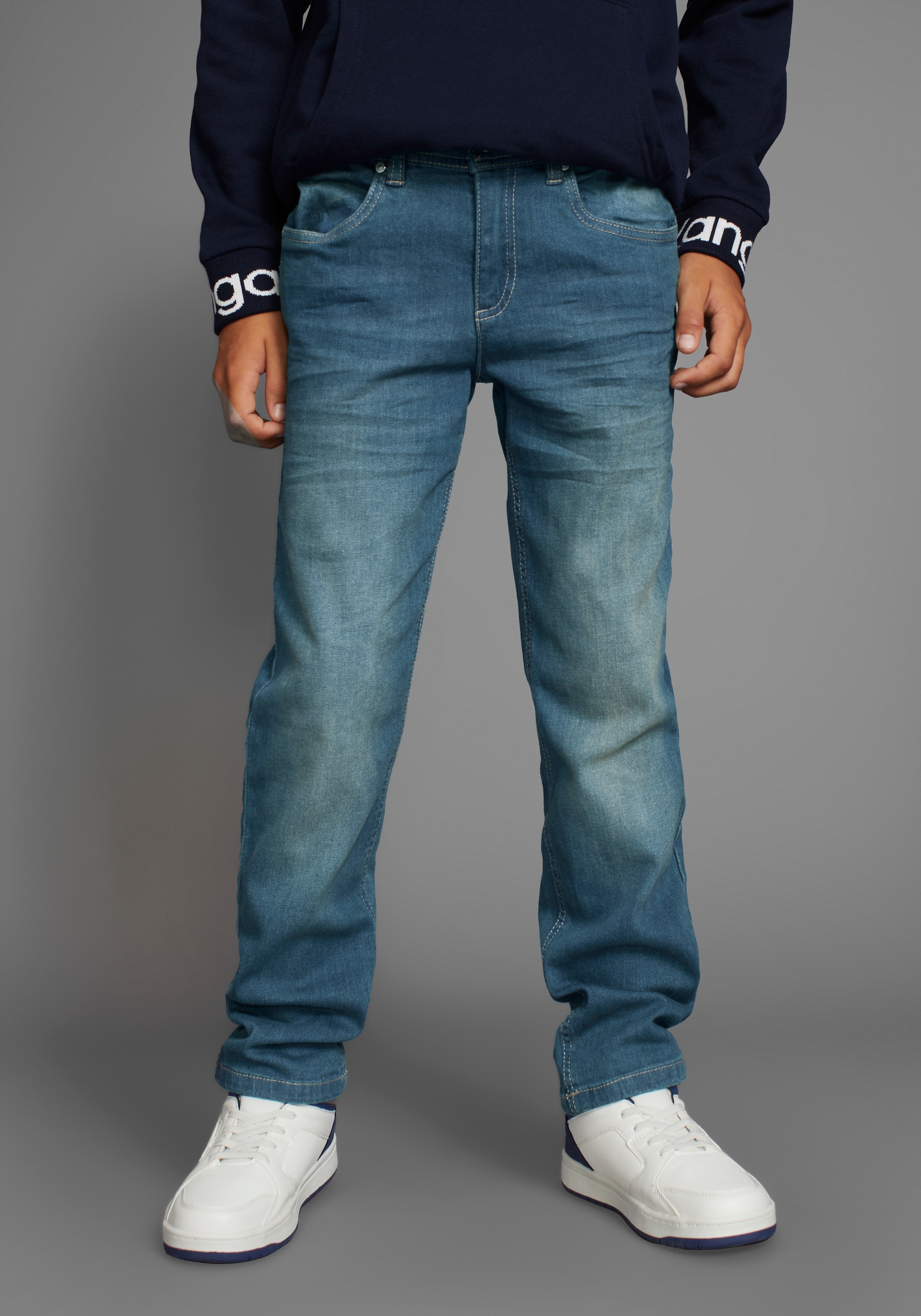 KangaROOS Straight-Jeans ", regular fit mit geradem Beinverlauf" bequeme Passform, gerades Bein, niedrige Leibhöhe