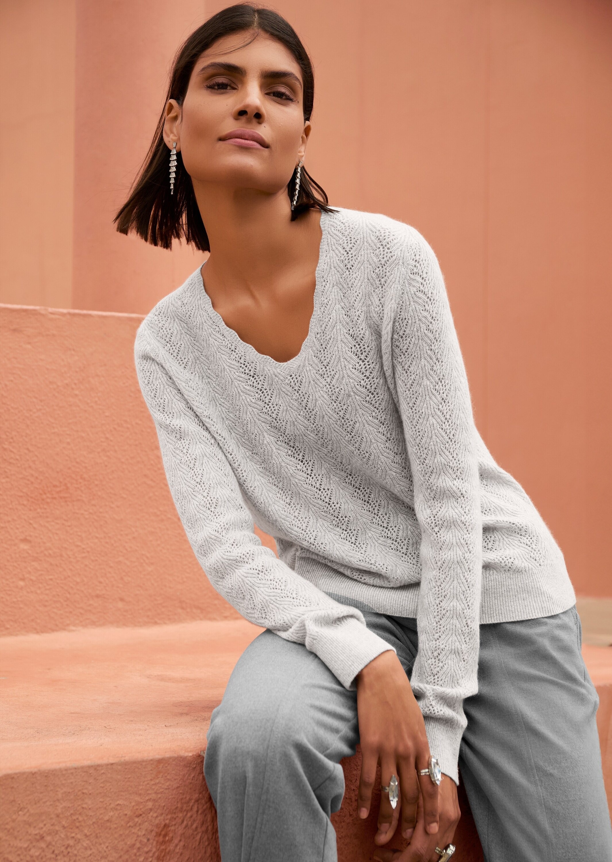 Longpullover MADELEINE "Kaschmirpullover Luxuriöser Strickpullover mit Ajour-Muster", Damen, Gr. 40/42, grau (silbergrau, wollweiß, melange), Obermaterial: 100% Kaschmir WS., Modern, Pullover Longpullover, Allover Ajourmuster 3