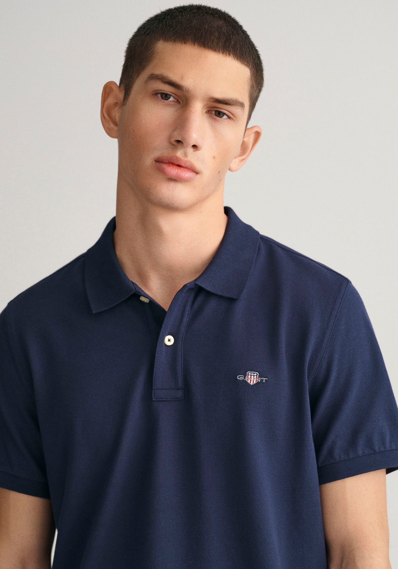 Gant Poloshirt »REG SHIELD SS PIQUE POLO«, mit Logo und Flachstrickkragen 100% Baumwolle Pique