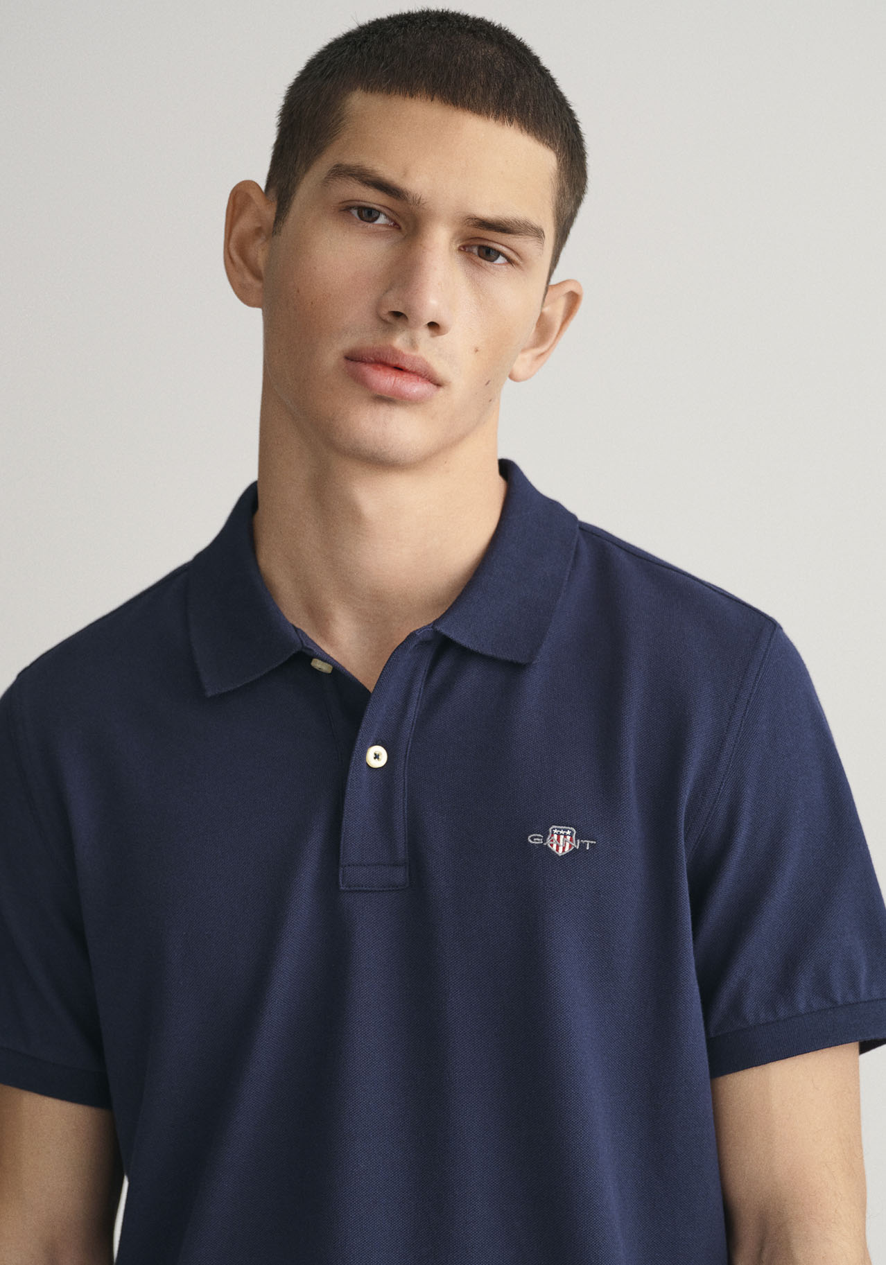 Thumbnail - Gant Poloshirt "REG SHIELD SS PIQUE POLO", mit Logo und Flachstrickkragen 100% Baumwolle Pique