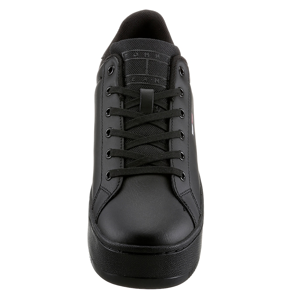 Tommy Jeans Plateausneaker »TOMMY JEANS FLATFORM ESS«, im trendigen monochromen Look