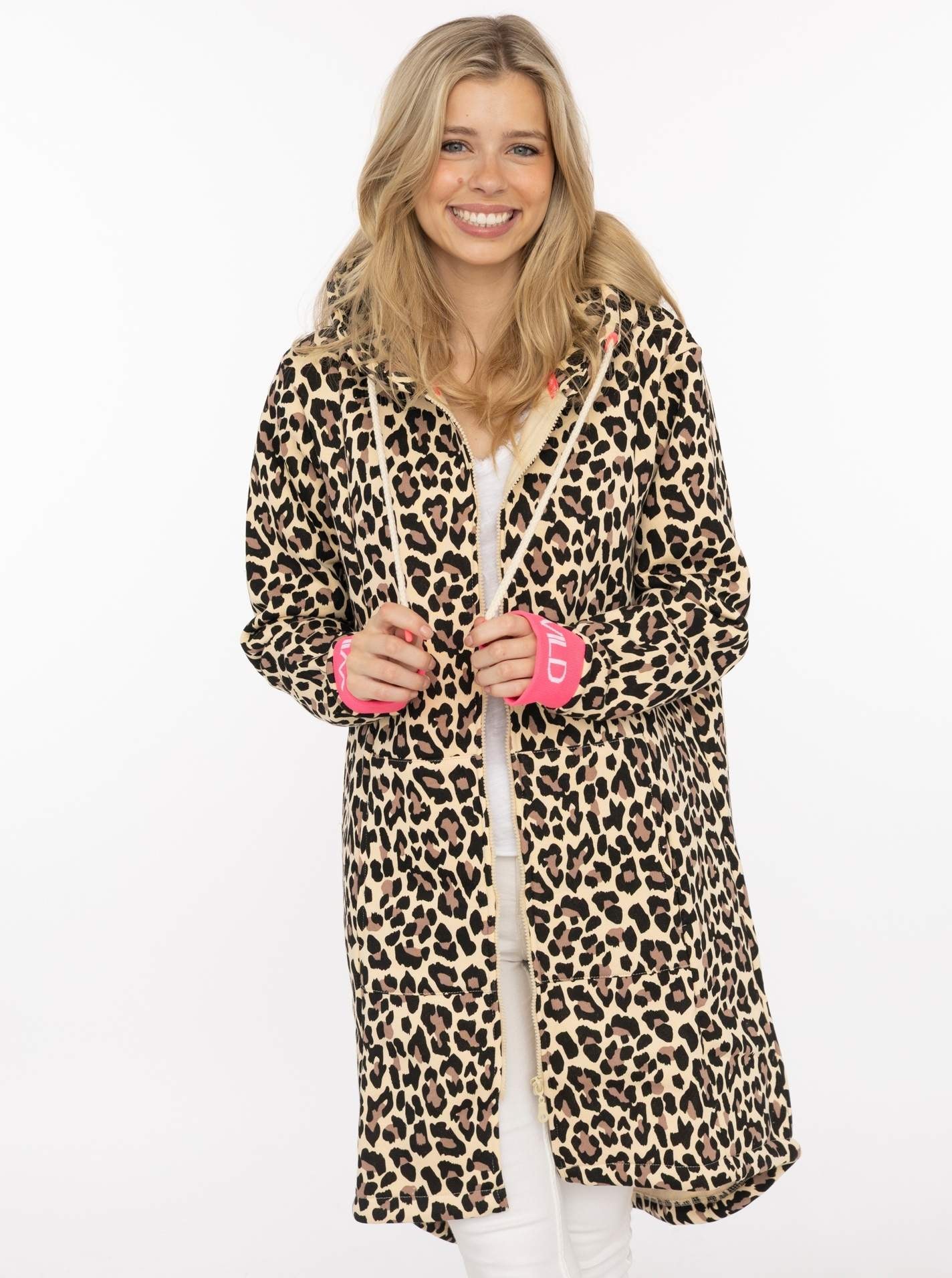 Zwillingsherz Kurzmantel ""WILD WILD"" Leomuster, Kapuze mit Kordel, Bündchen mit WILD Print, Zipper
